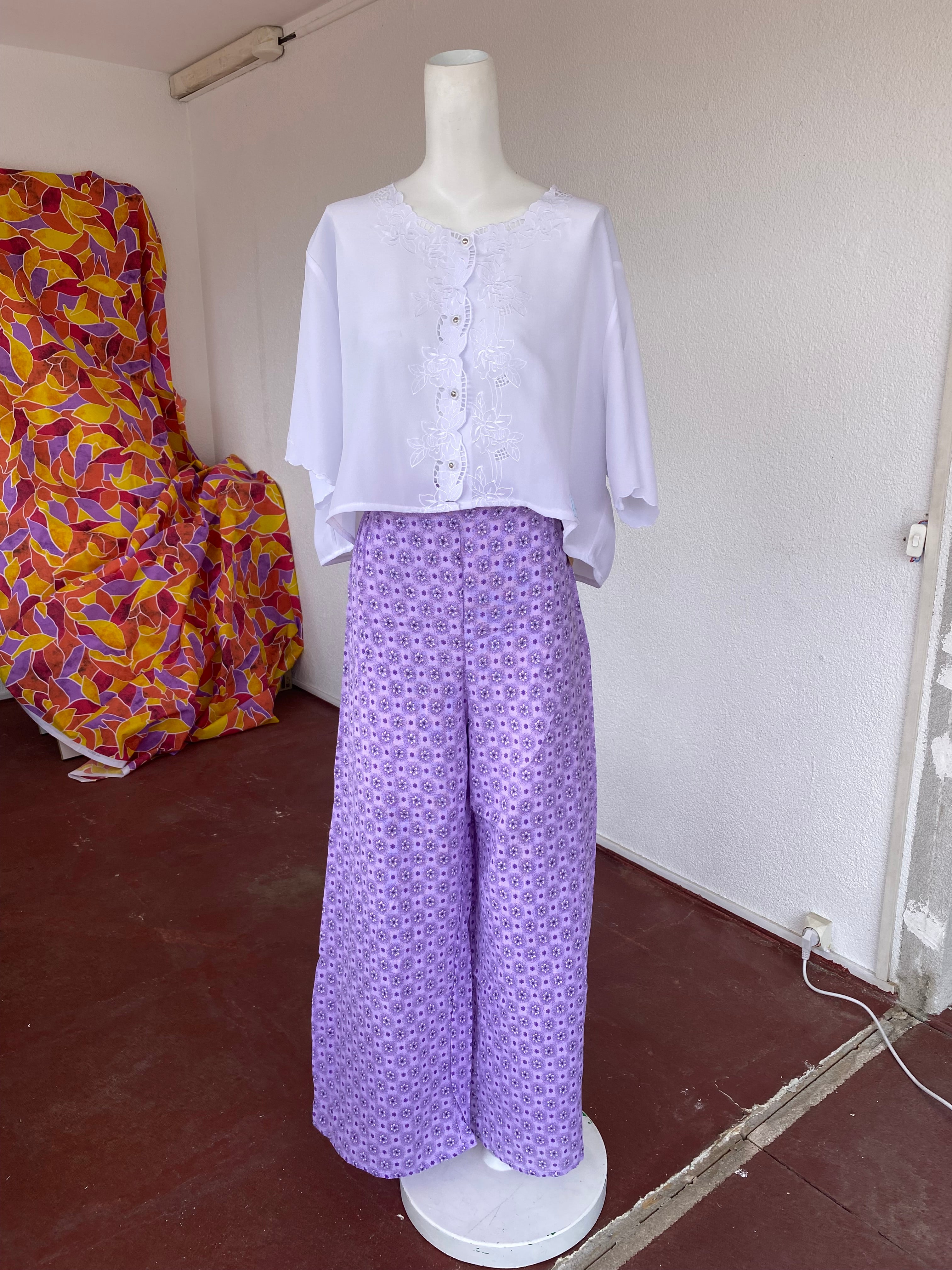Pants • Taille XS/S • Pantalon upcyclé lila à fleurs