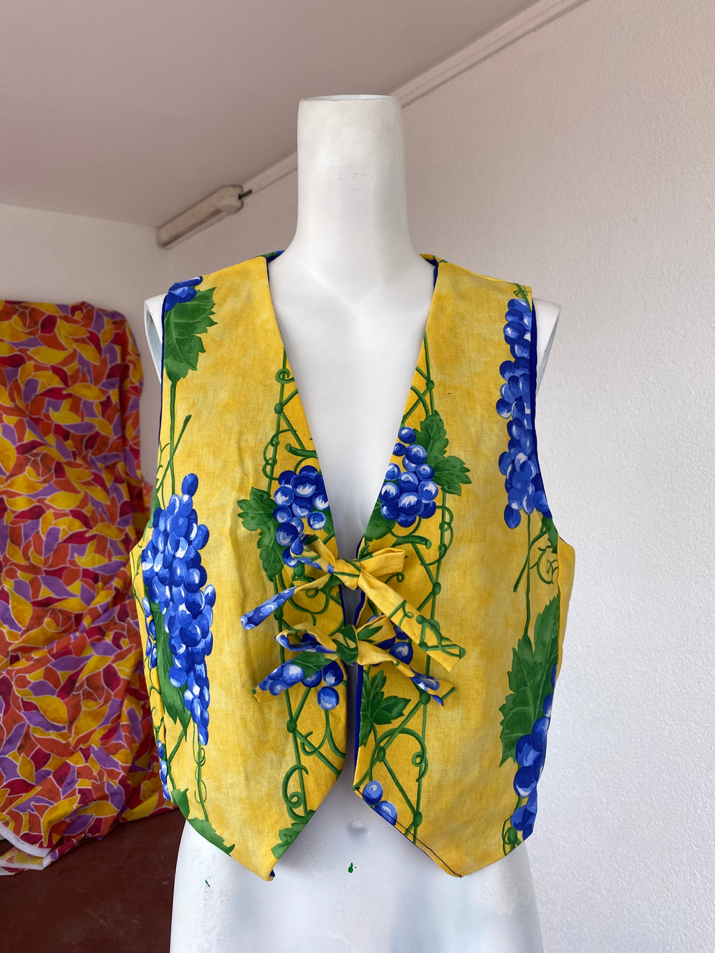 Veston • Taille unique • Veston upcyclé provençal jaune raisins bleu + bleu électrique