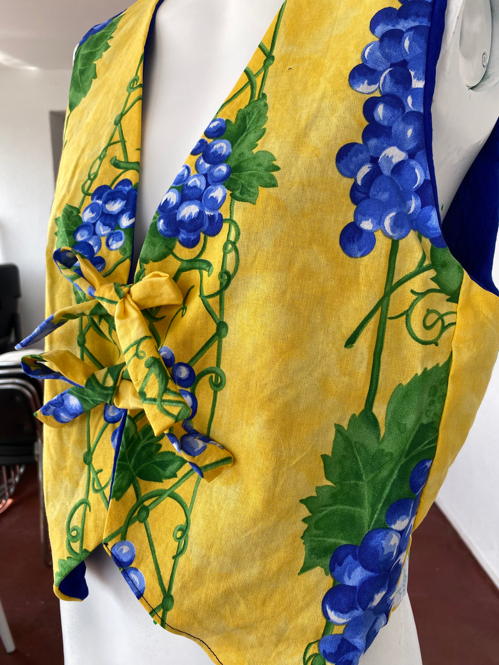 Veston • Taille unique • Veston upcyclé provençal jaune raisins bleu + bleu électrique