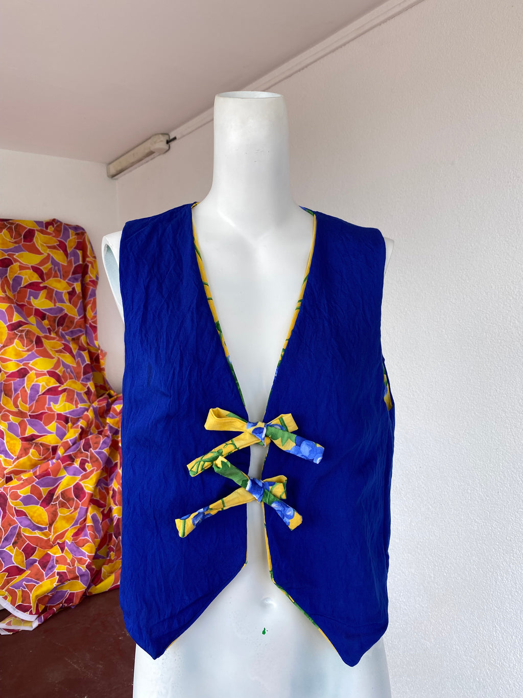 Veston • Taille unique • Veston upcyclé provençal jaune raisins bleu + bleu électrique