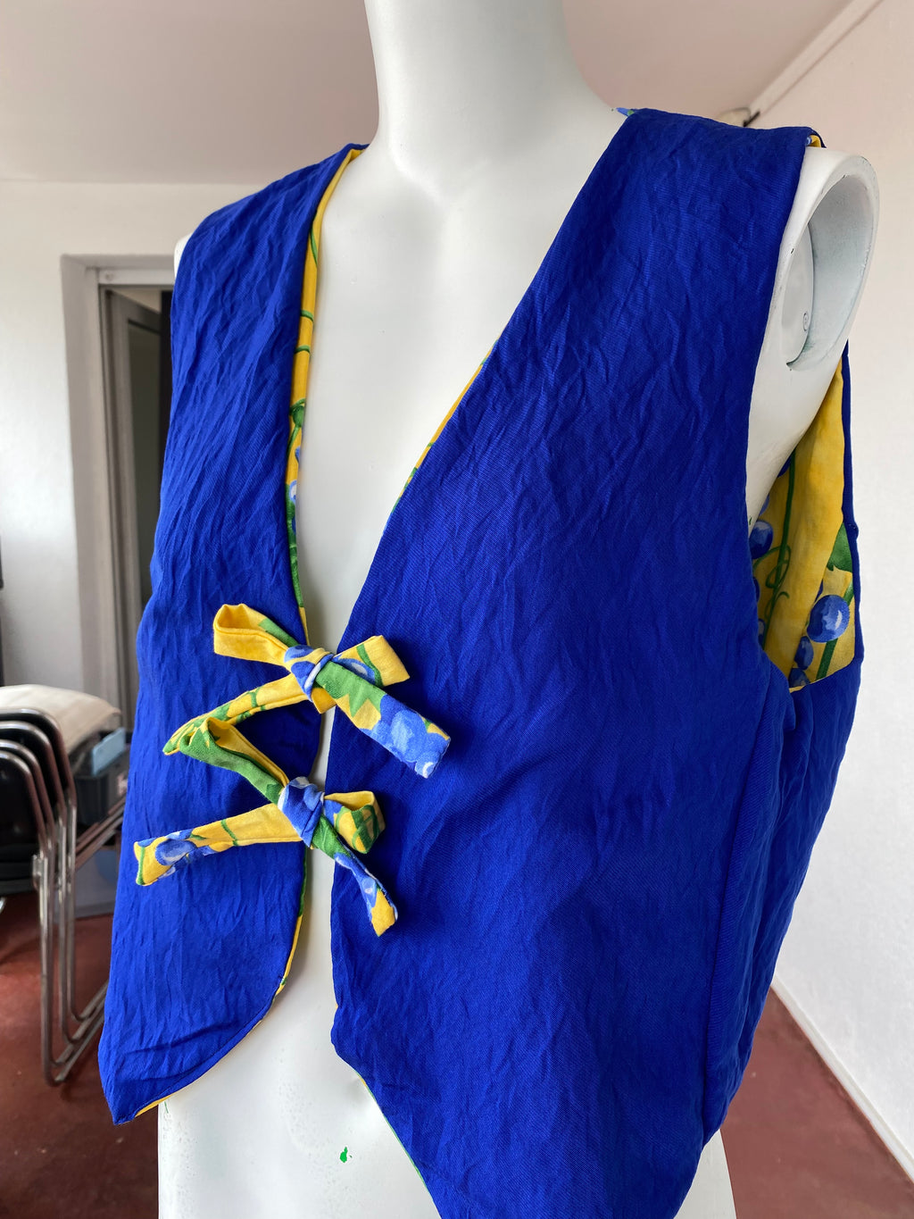 Veston • Taille unique • Veston upcyclé provençal jaune raisins bleu + bleu électrique