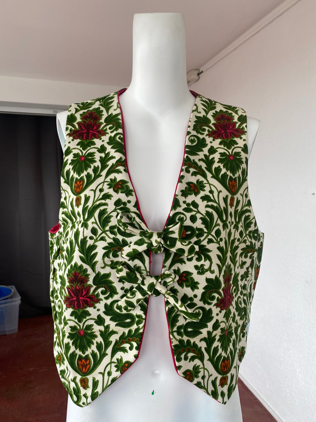 Veston • Taille unique • Veston upcyclé sublime tissu baroque