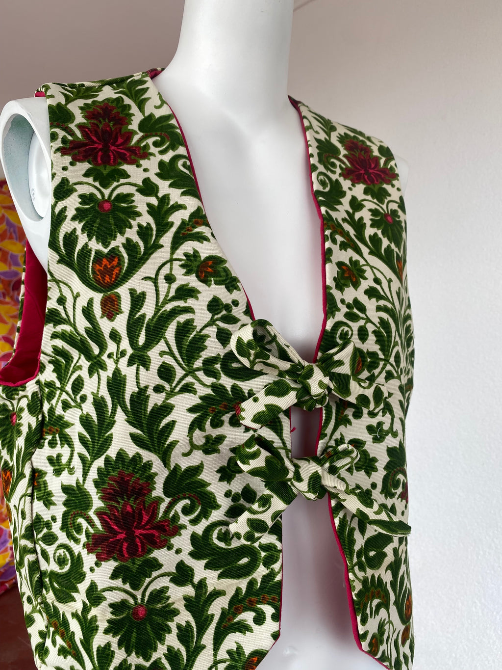 Veston • Taille unique • Veston upcyclé sublime tissu baroque