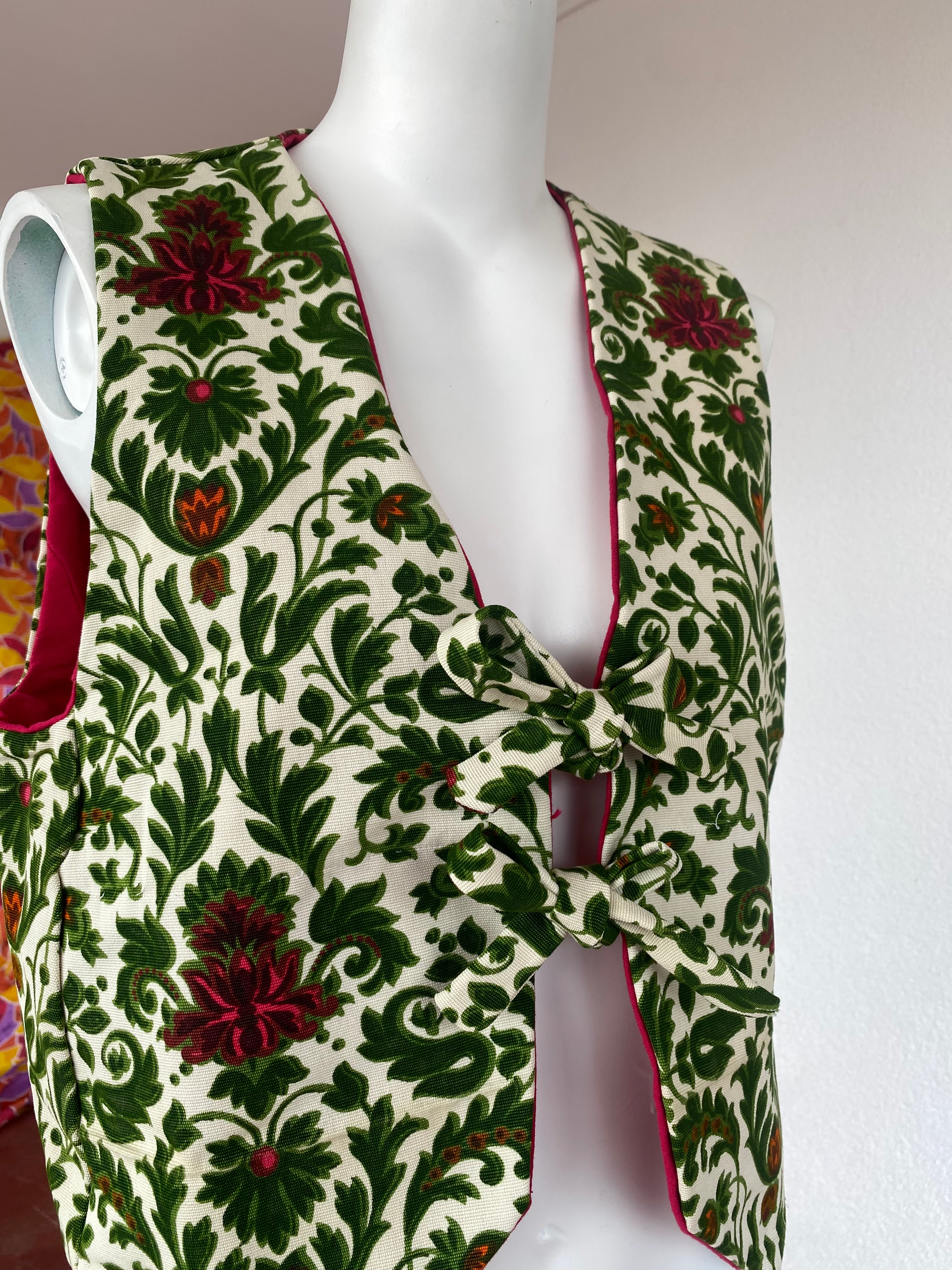 Veston • Taille unique • Veston upcyclé sublime tissu baroque