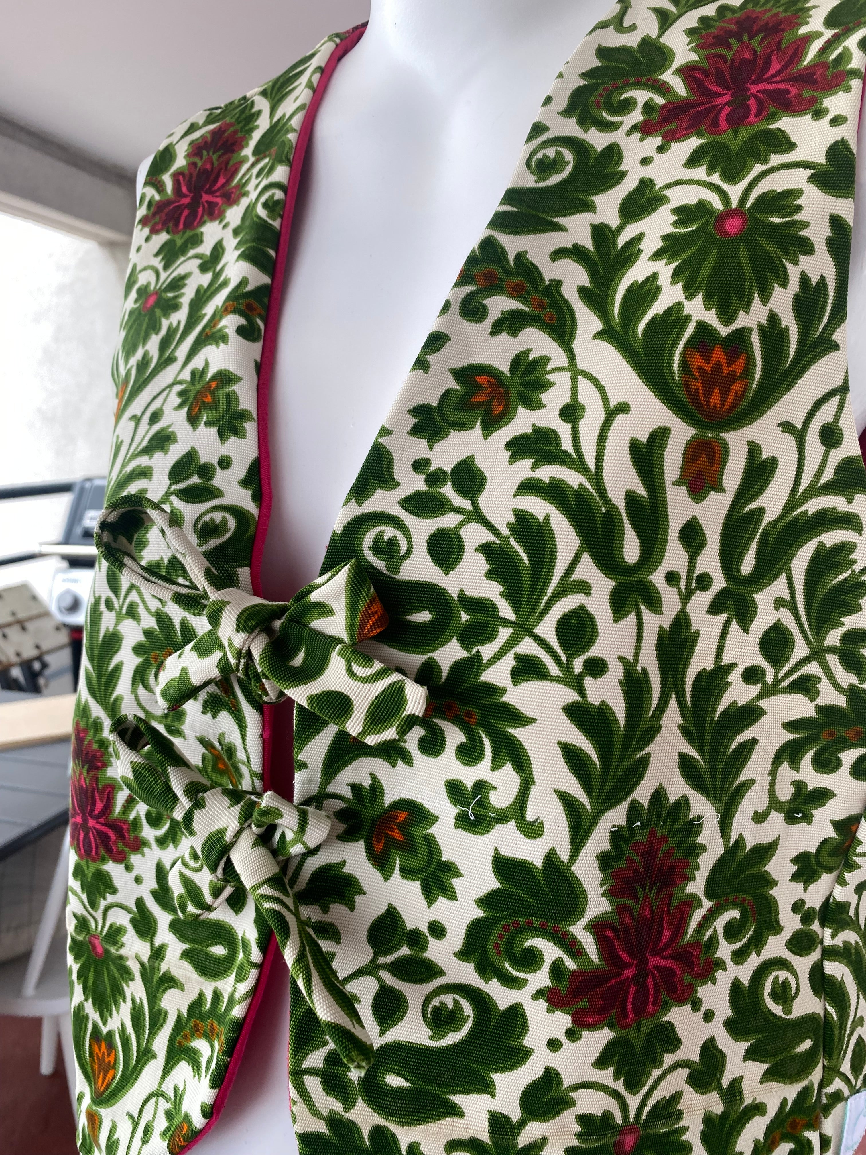 Veston • Taille unique • Veston upcyclé sublime tissu baroque
