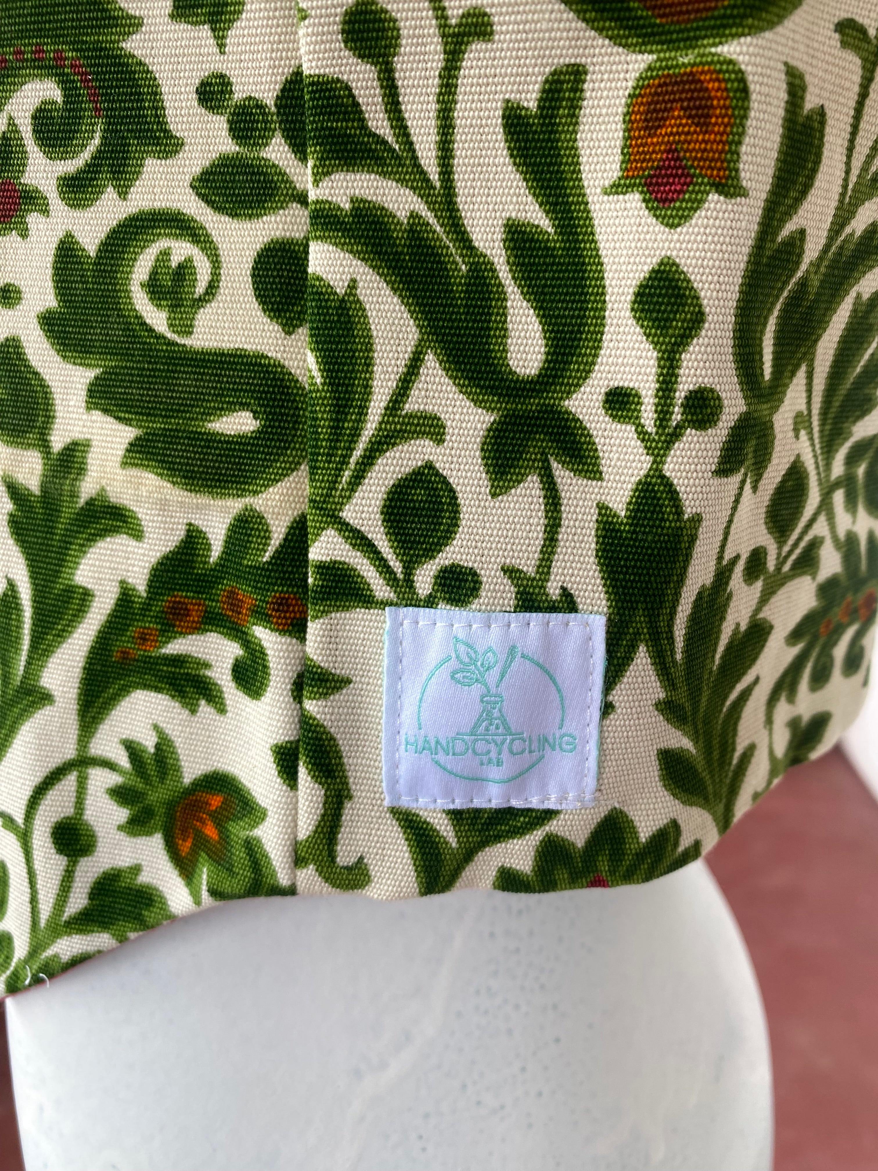 Veston • Taille unique • Veston upcyclé sublime tissu baroque