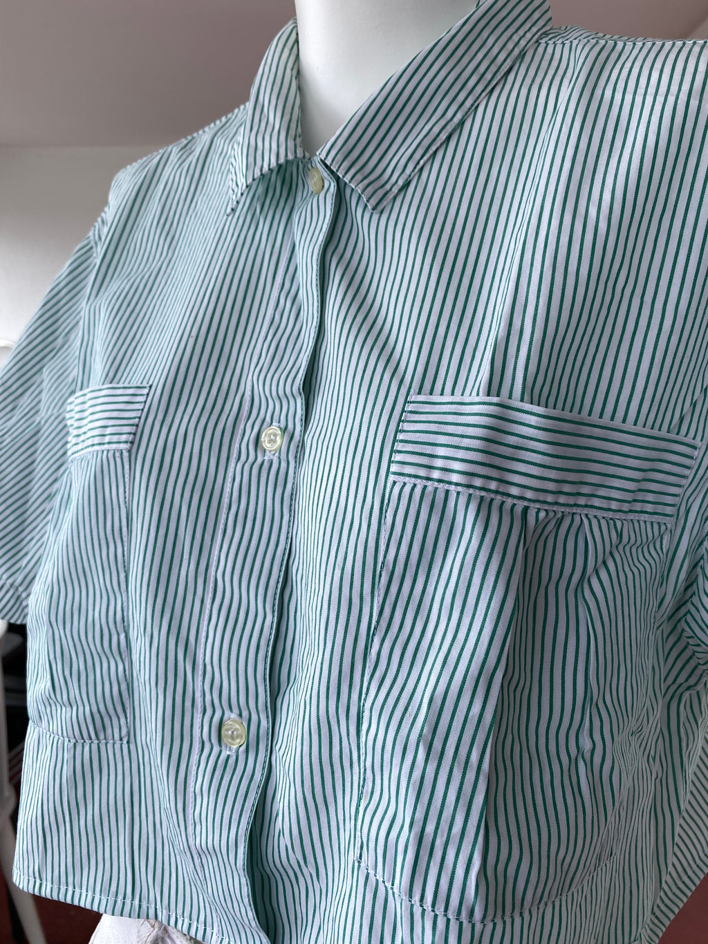 Cropped • T. 36 à 42 • Chemise crop top rayées vert et blanc