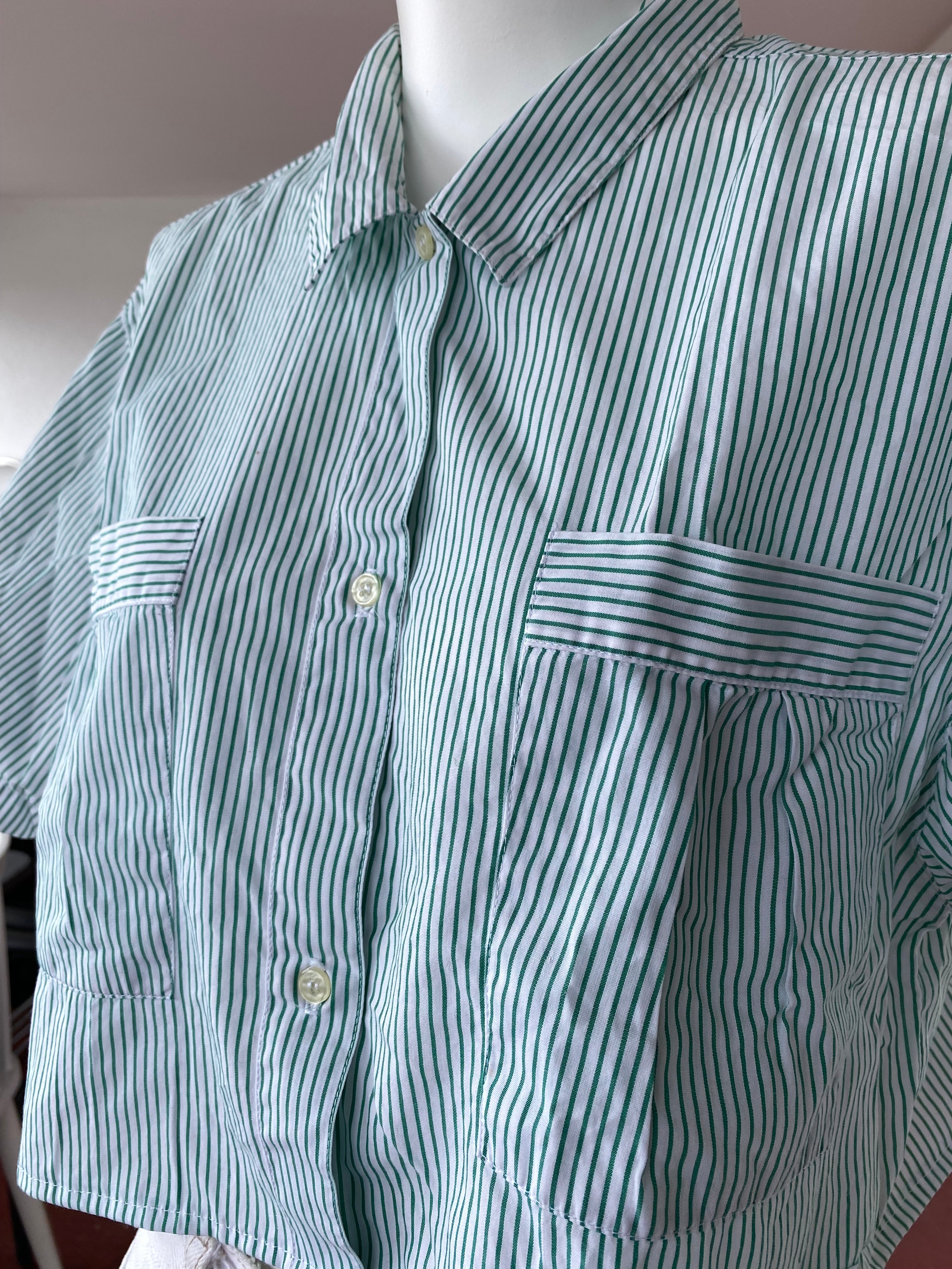 Cropped • T. 36 à 42 • Chemise crop top rayées vert et blanc