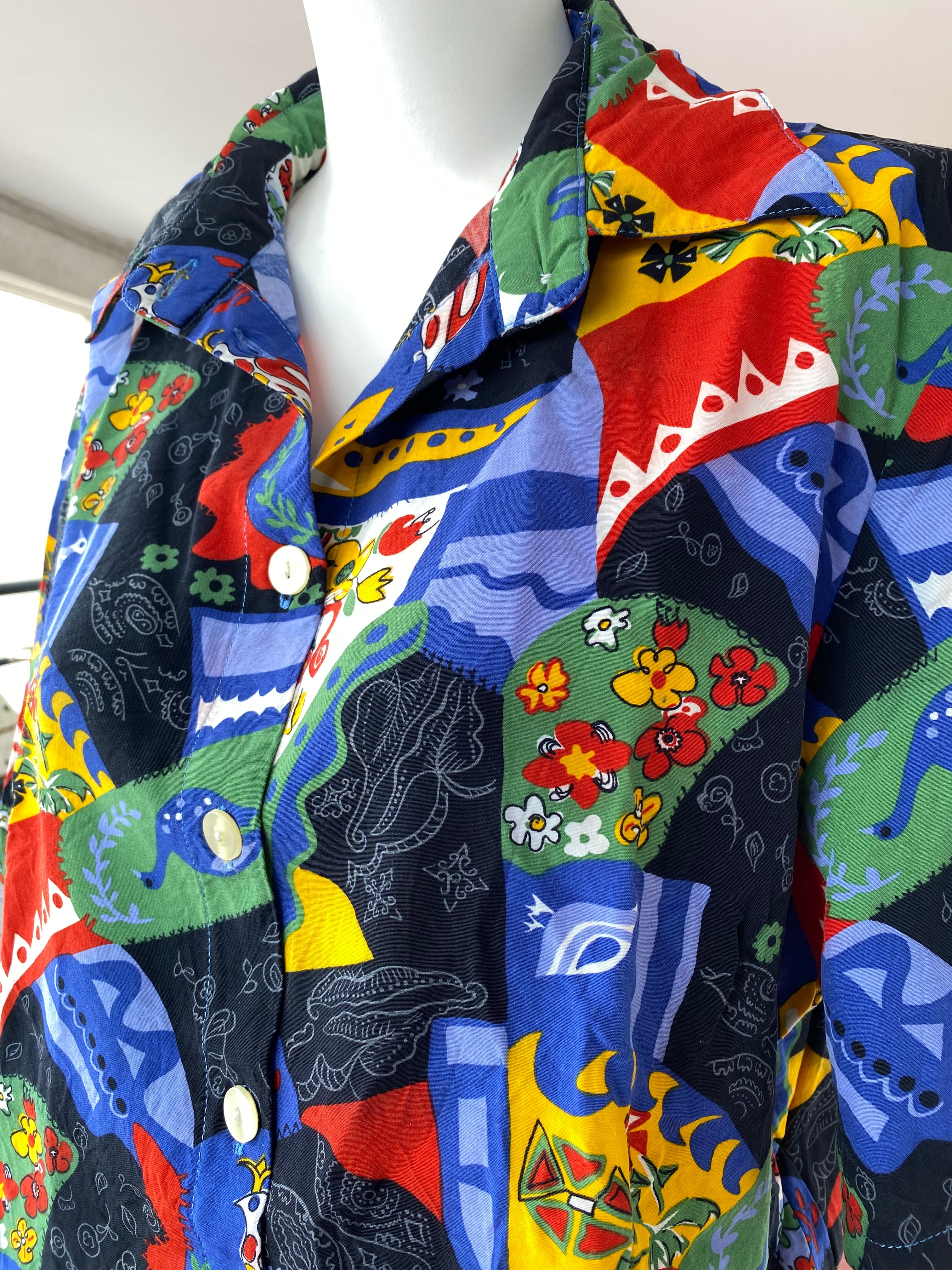 Cropped • T. 36 à 44 • Chemise crop top bleu marine à motifs colorés canard et fleurs