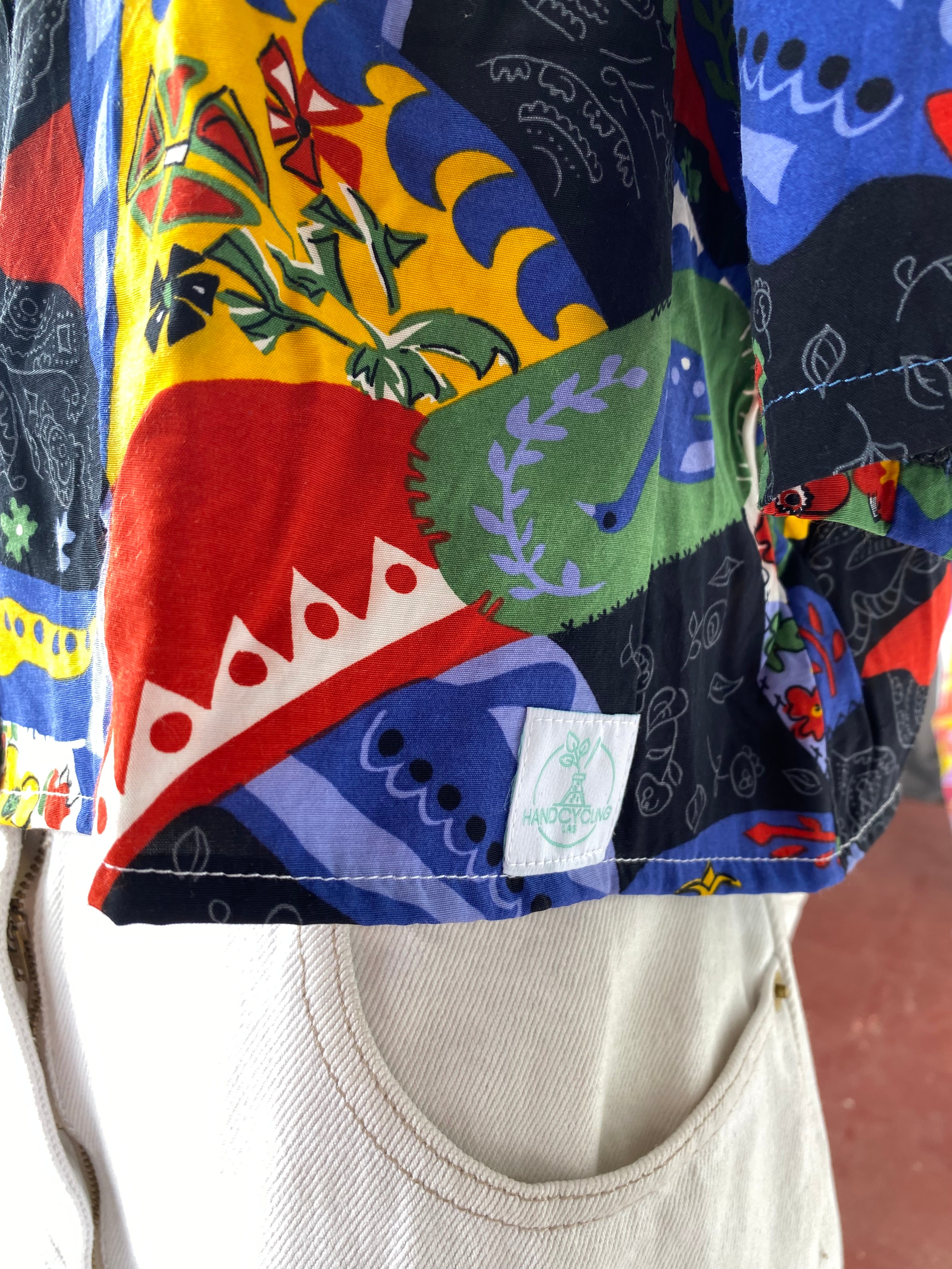 Cropped • T. 36 à 44 • Chemise crop top bleu marine à motifs colorés canard et fleurs
