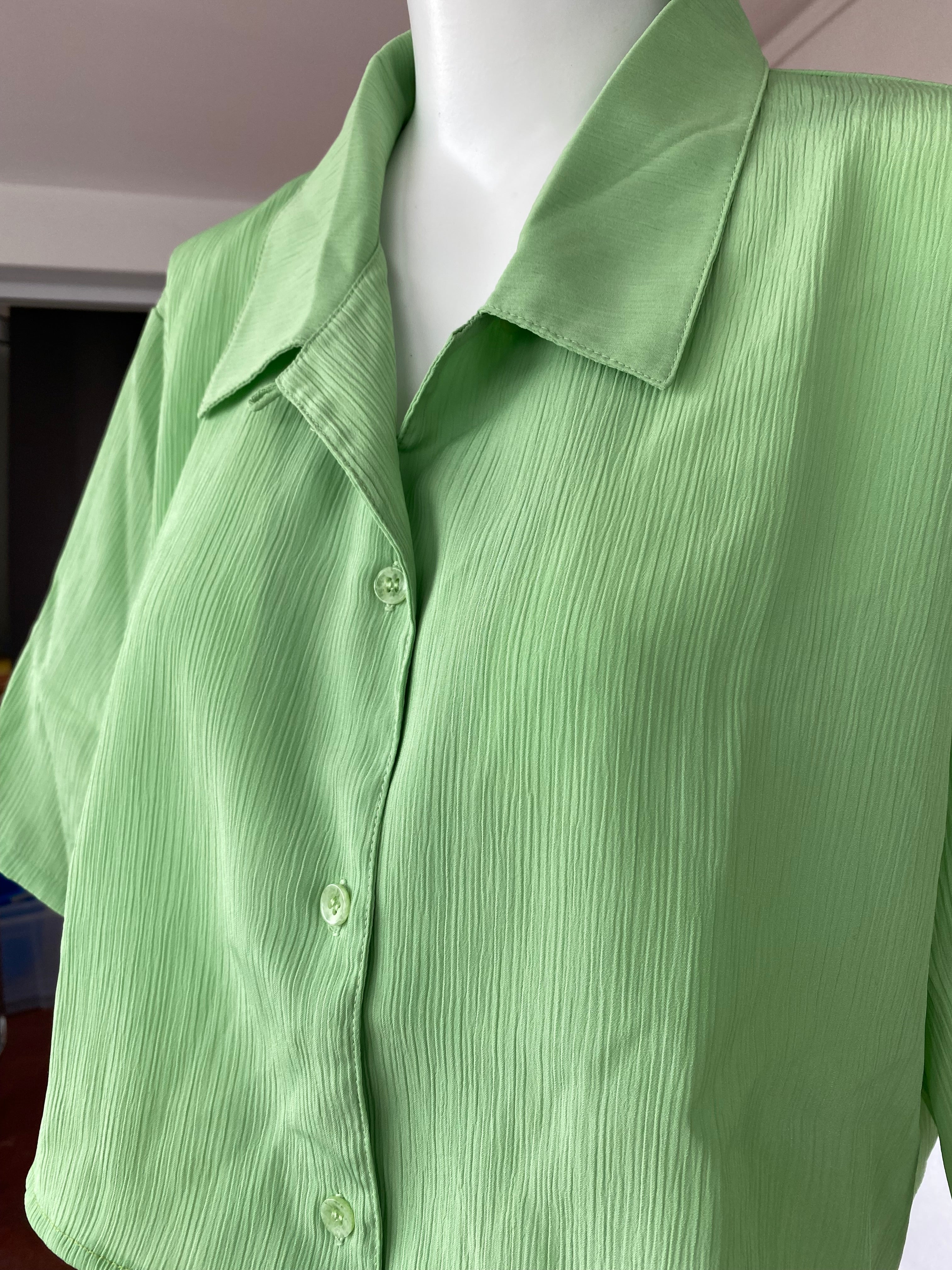 Cropped • T. 36 à 44 • Chemise crop top verte pomme