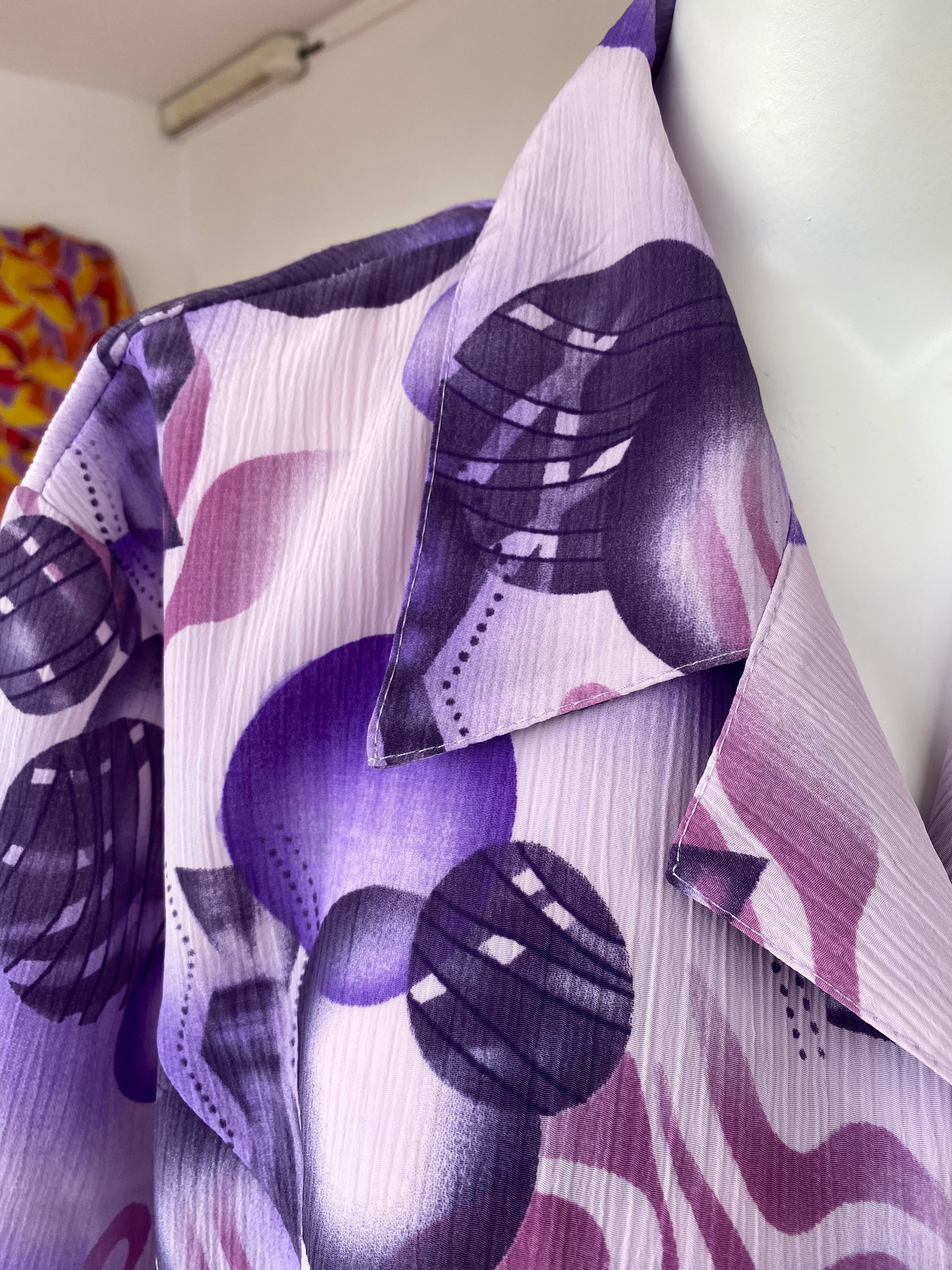 Cropped • T. 38 à 46 • Chemise crop top à motifs tons lila violet