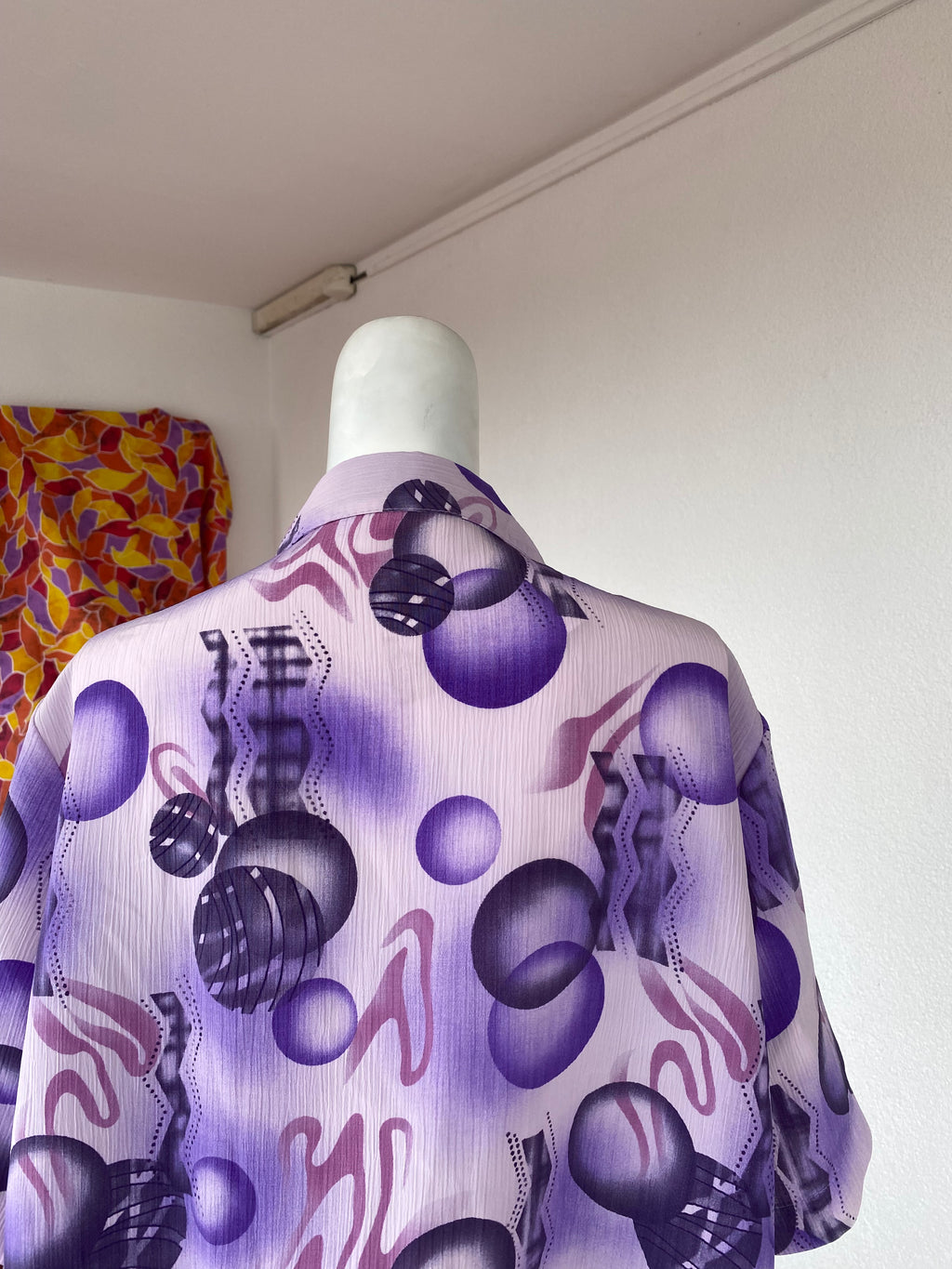 Cropped • T. 38 à 46 • Chemise crop top à motifs tons lila violet