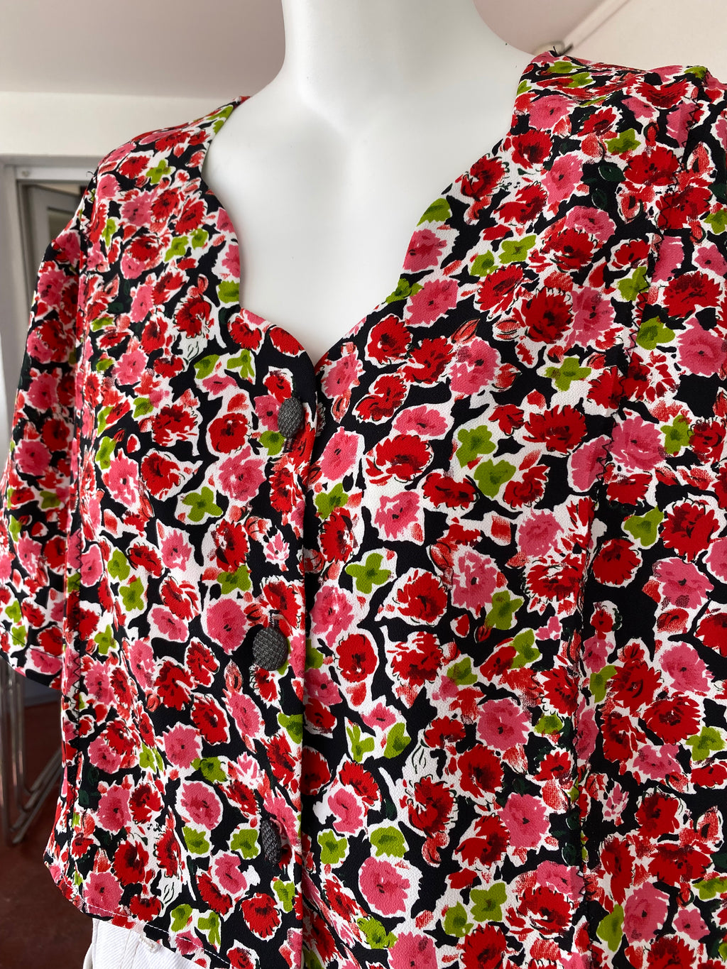 Cropped • T. 40 à 48 • Chemise crop top noir liberty rouge