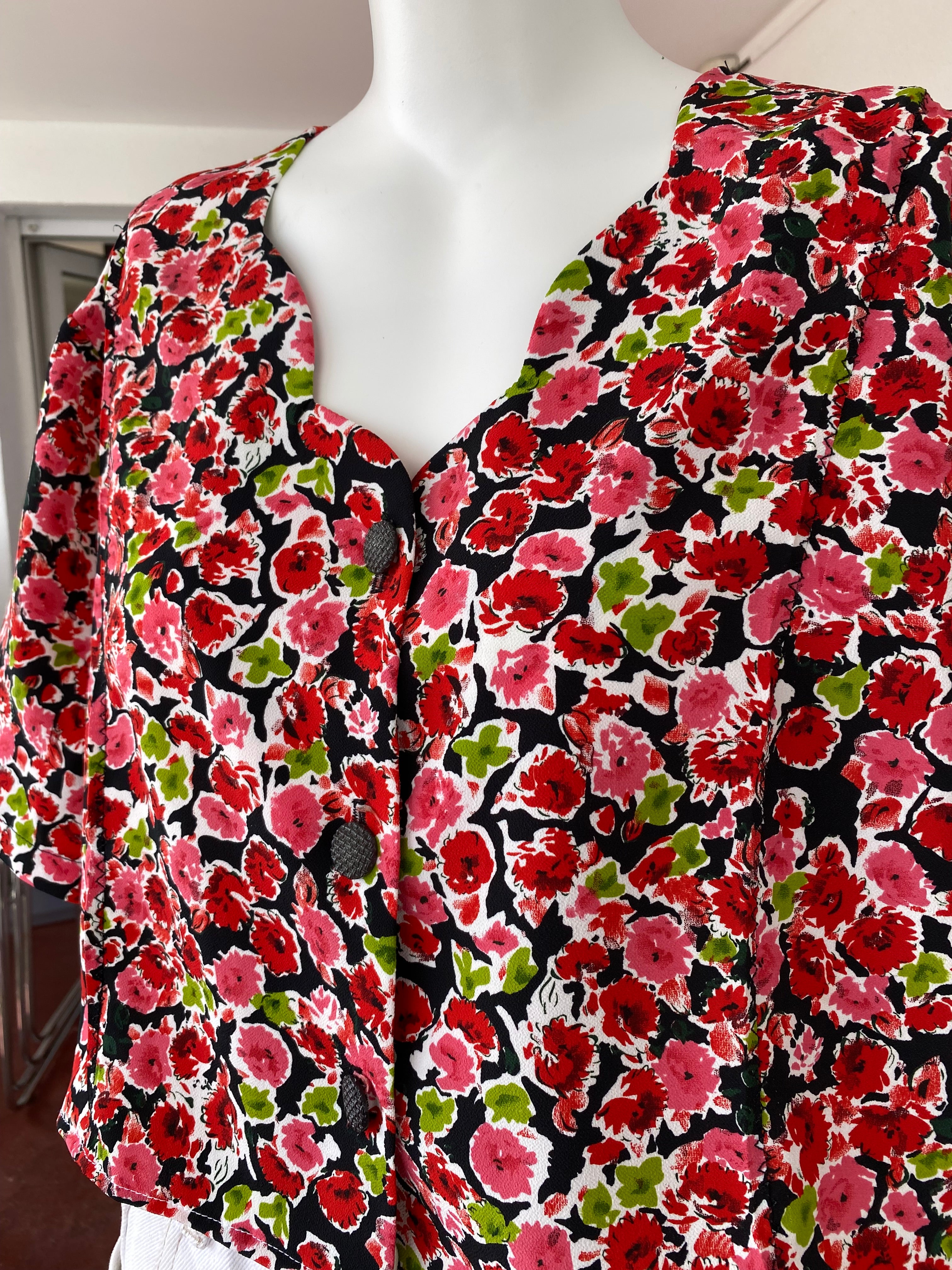 Cropped • T. 40 à 48 • Chemise crop top noir liberty rouge