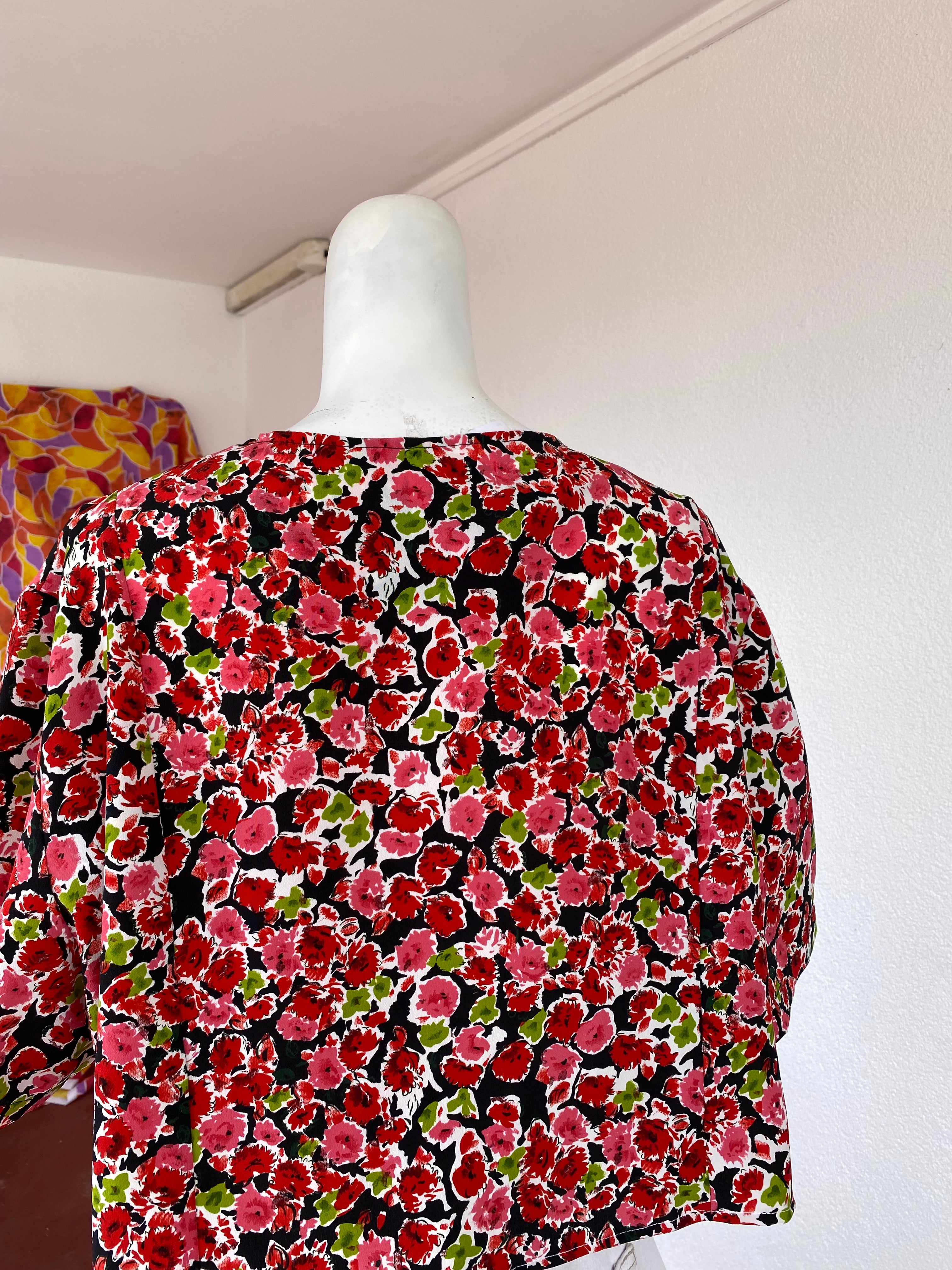 Cropped • T. 40 à 48 • Chemise crop top noir liberty rouge