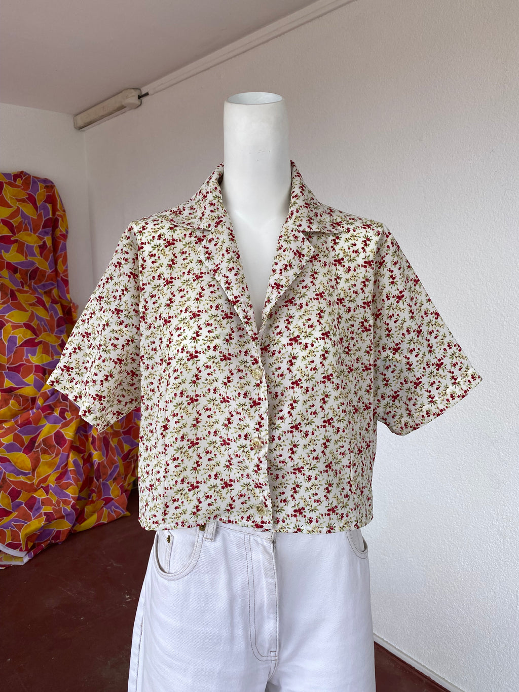 Cropped • T. 36 à 44 • Chemise crop top liberty rouge vert jaune