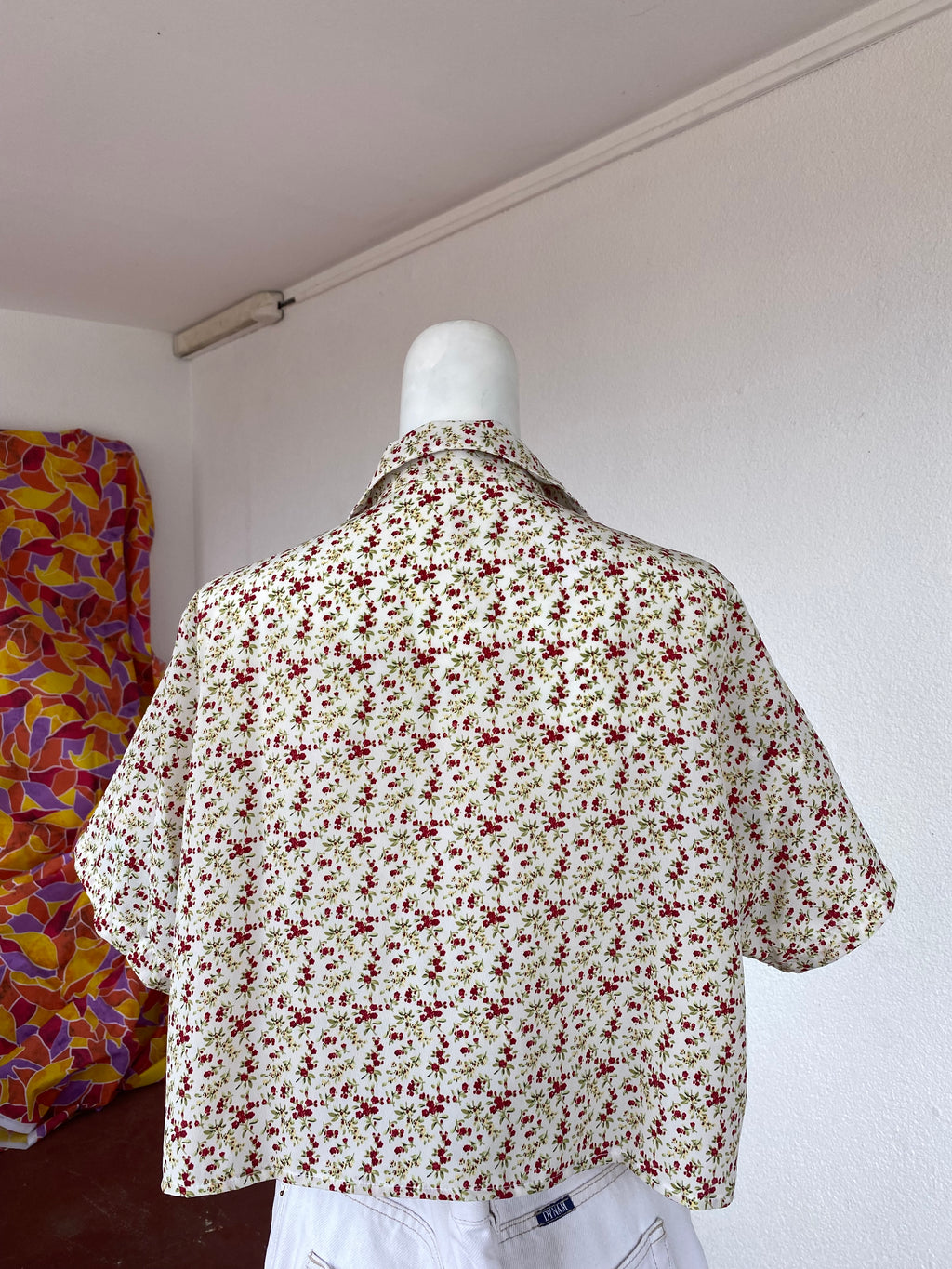 Cropped • T. 36 à 44 • Chemise crop top liberty rouge vert jaune
