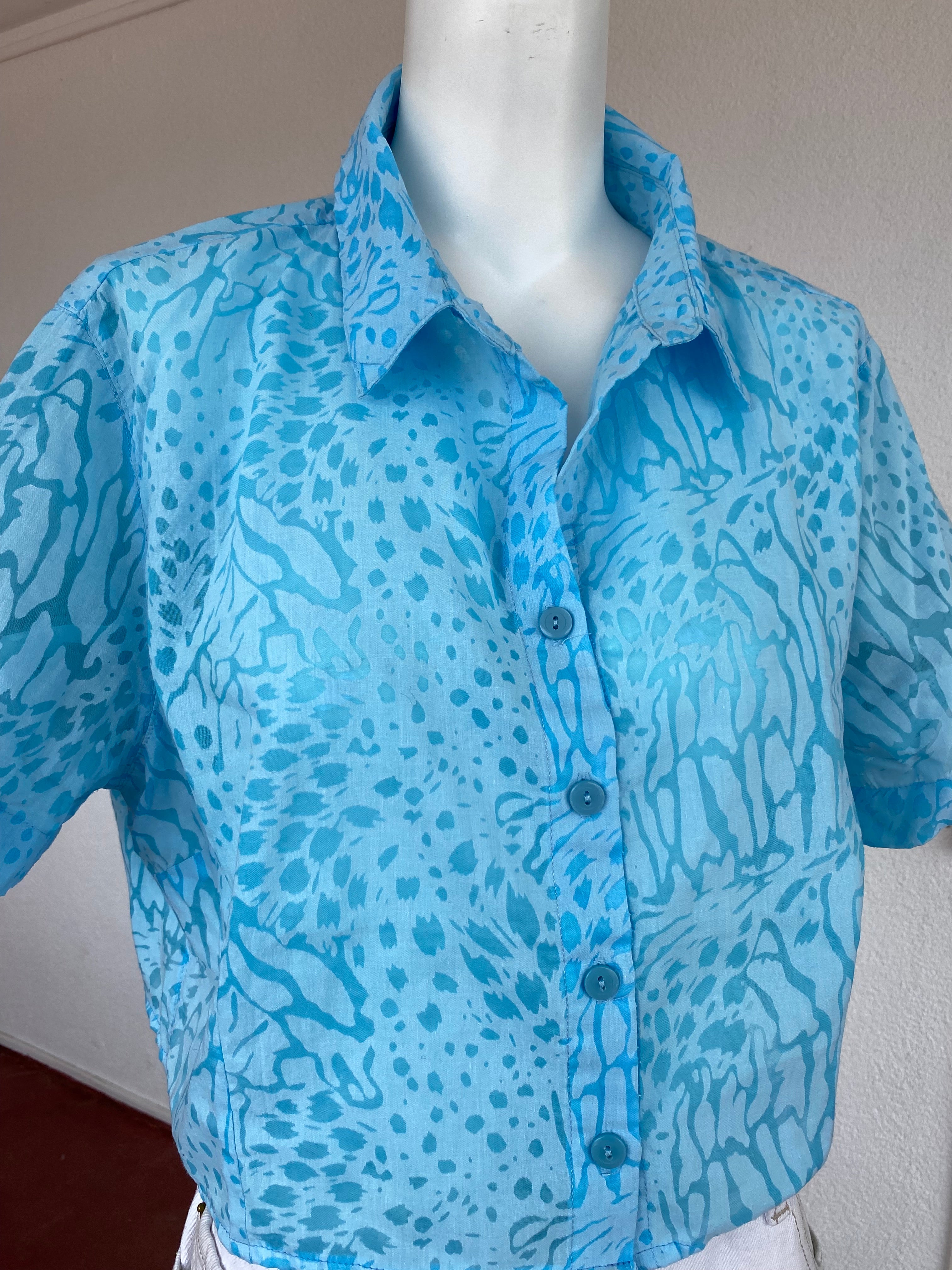 Cropped • T. 36 à 40 • Chemise crop top turquoise motif animal transparent