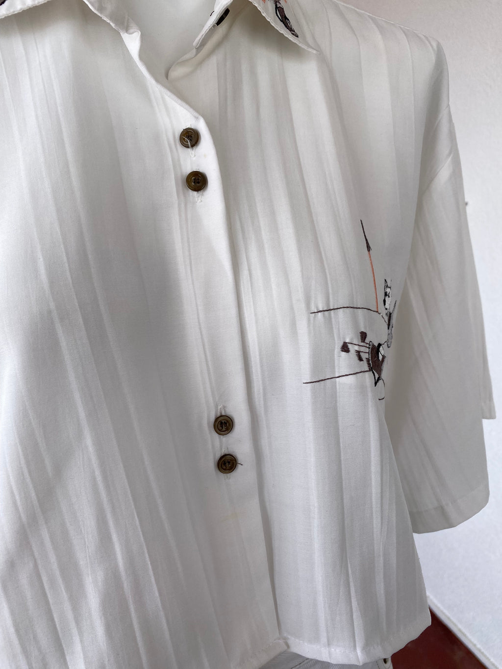 Cropped • T. 36 à 46 • Chemise crop top blanche broderies chien et golf