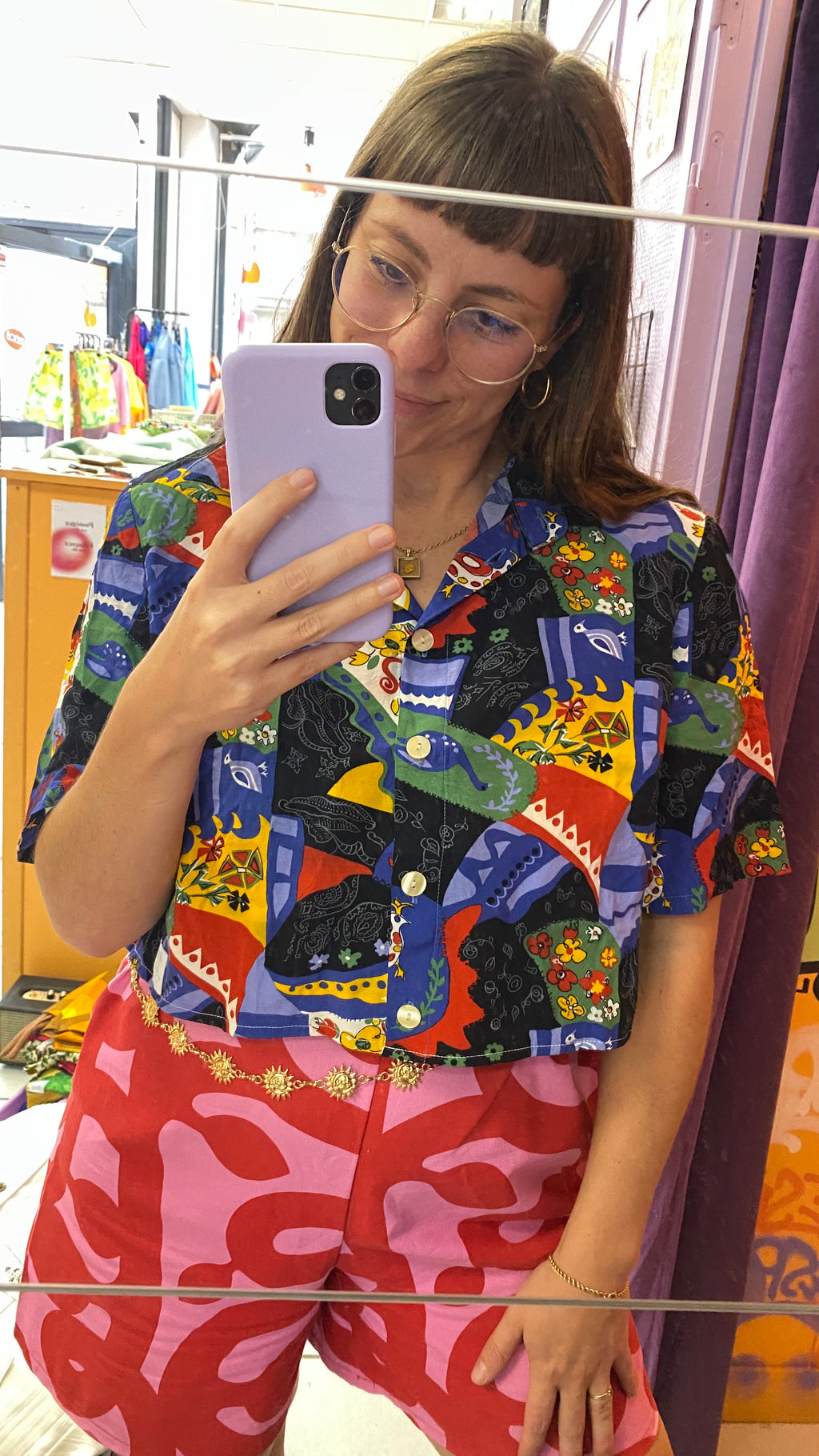 Cropped • T. 36 à 44 • Chemise crop top bleu marine à motifs colorés canard et fleurs