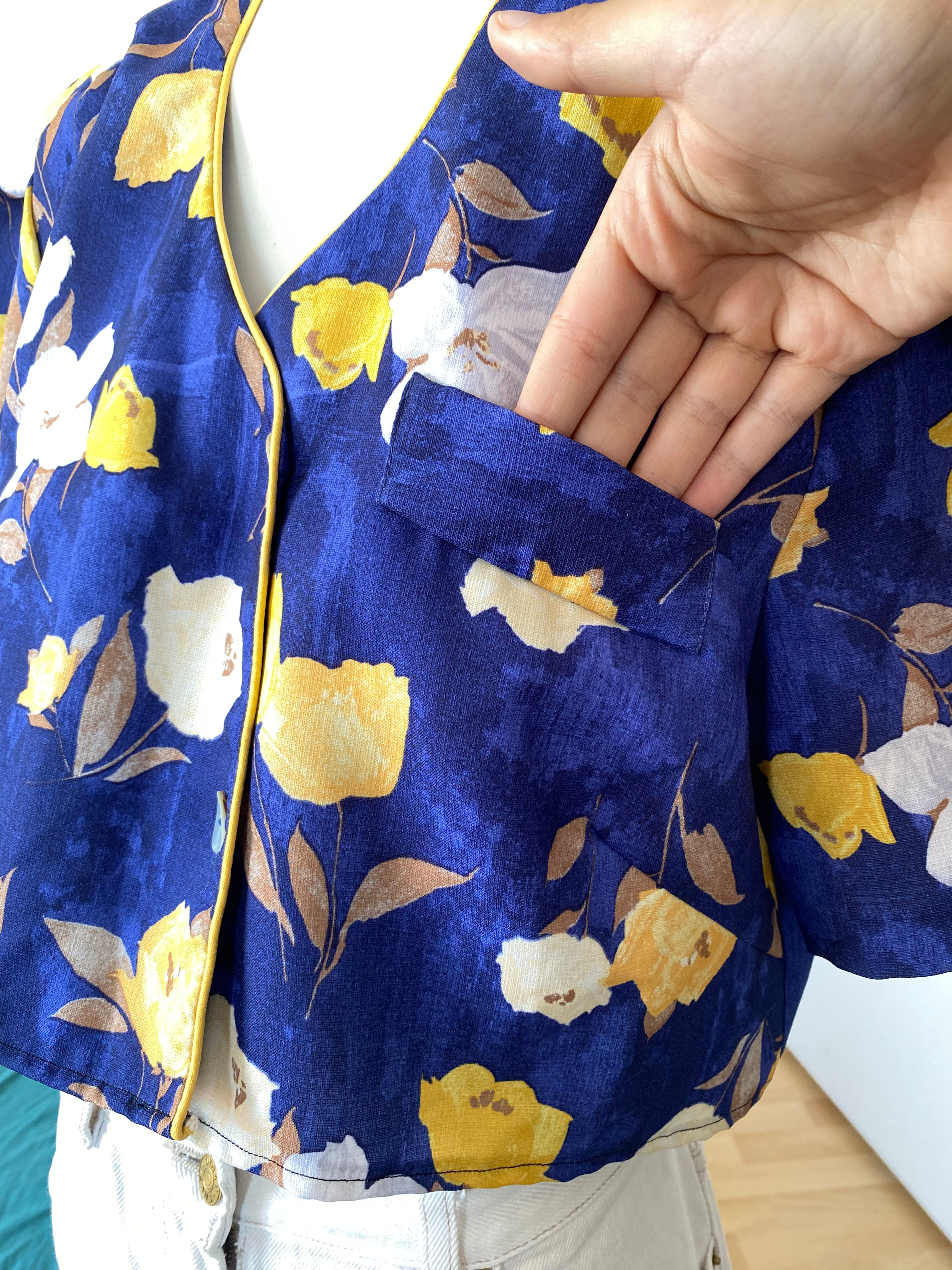 Cropped • T.36  à 40 • Chemise crop top bleue et fleurs jaunes