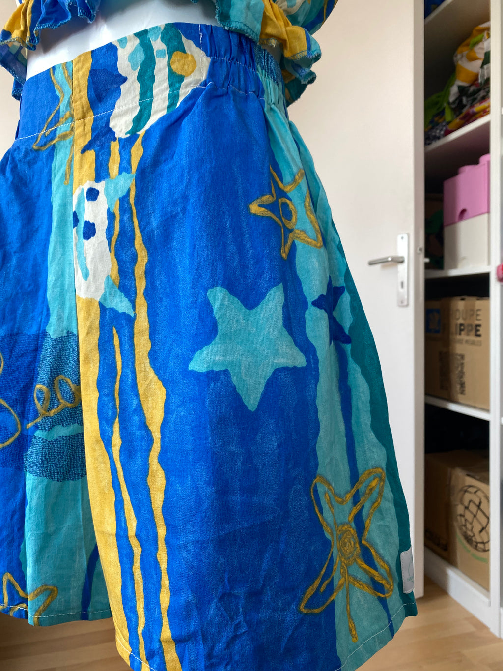 Short upcyclé • T.L • bleu et jaune motifs poissons