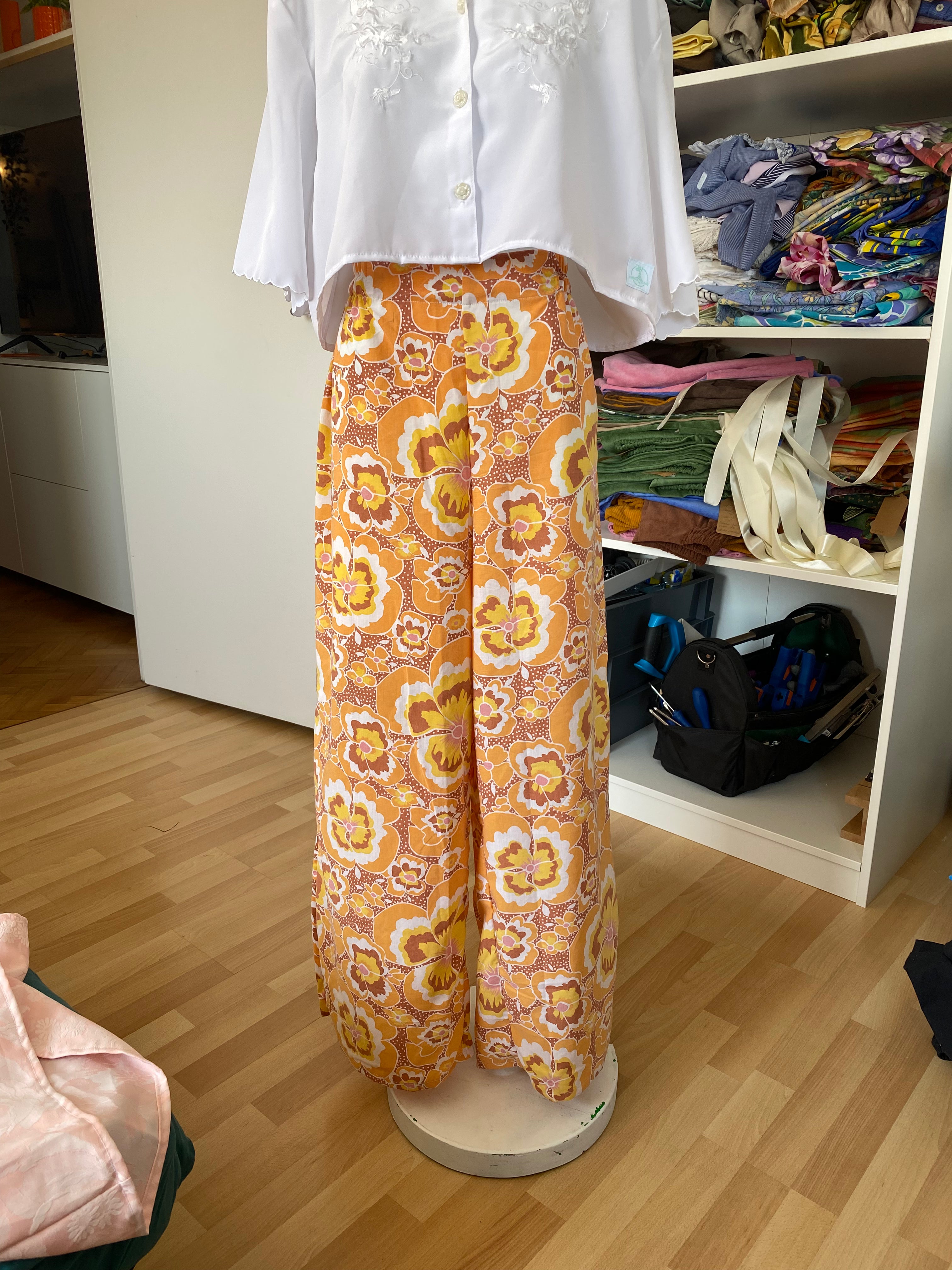 Pants • Taille L • Pantalon upcyclé motif fleurs orange