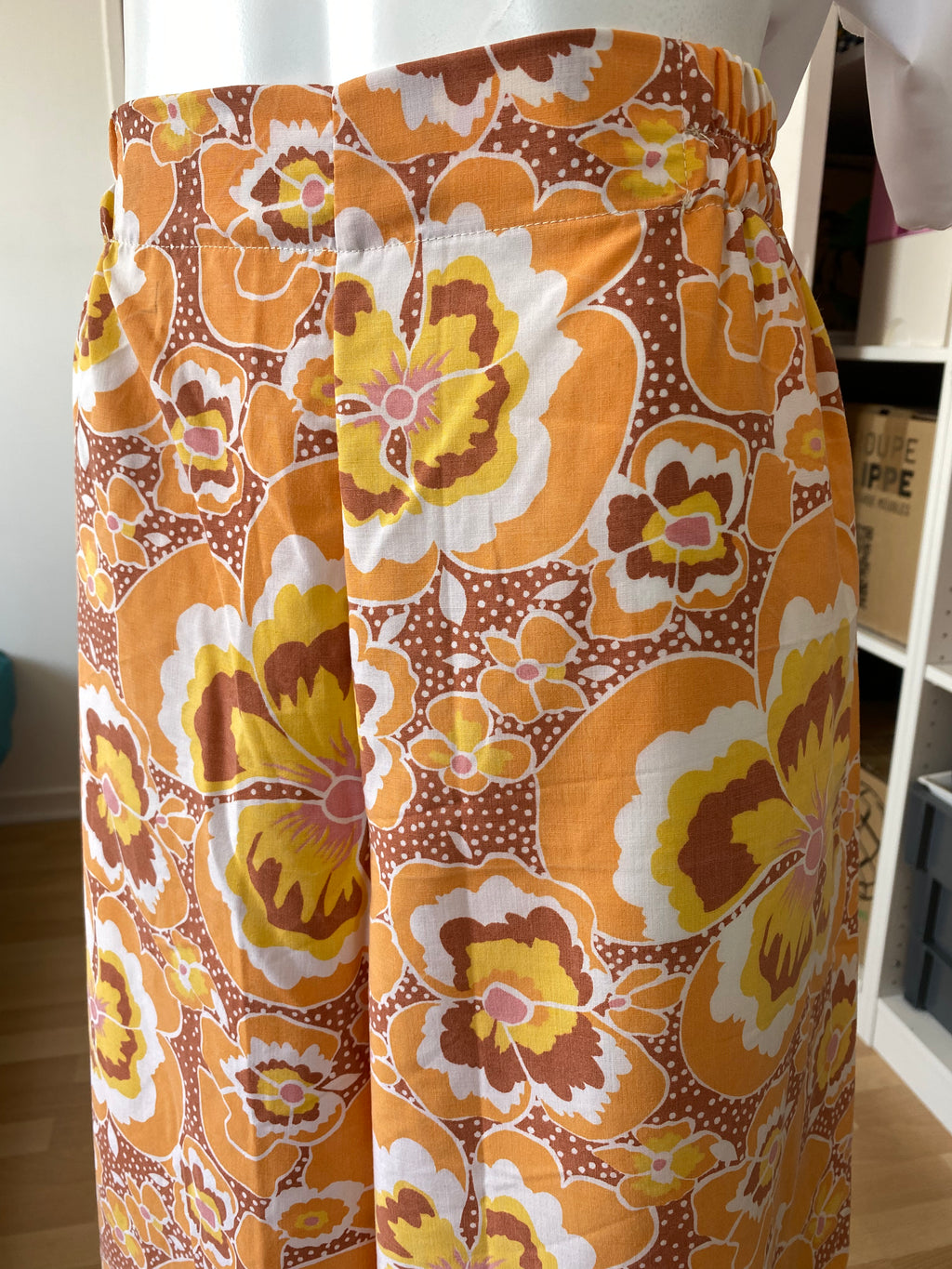 Pants • Taille L • Pantalon upcyclé motif fleurs orange