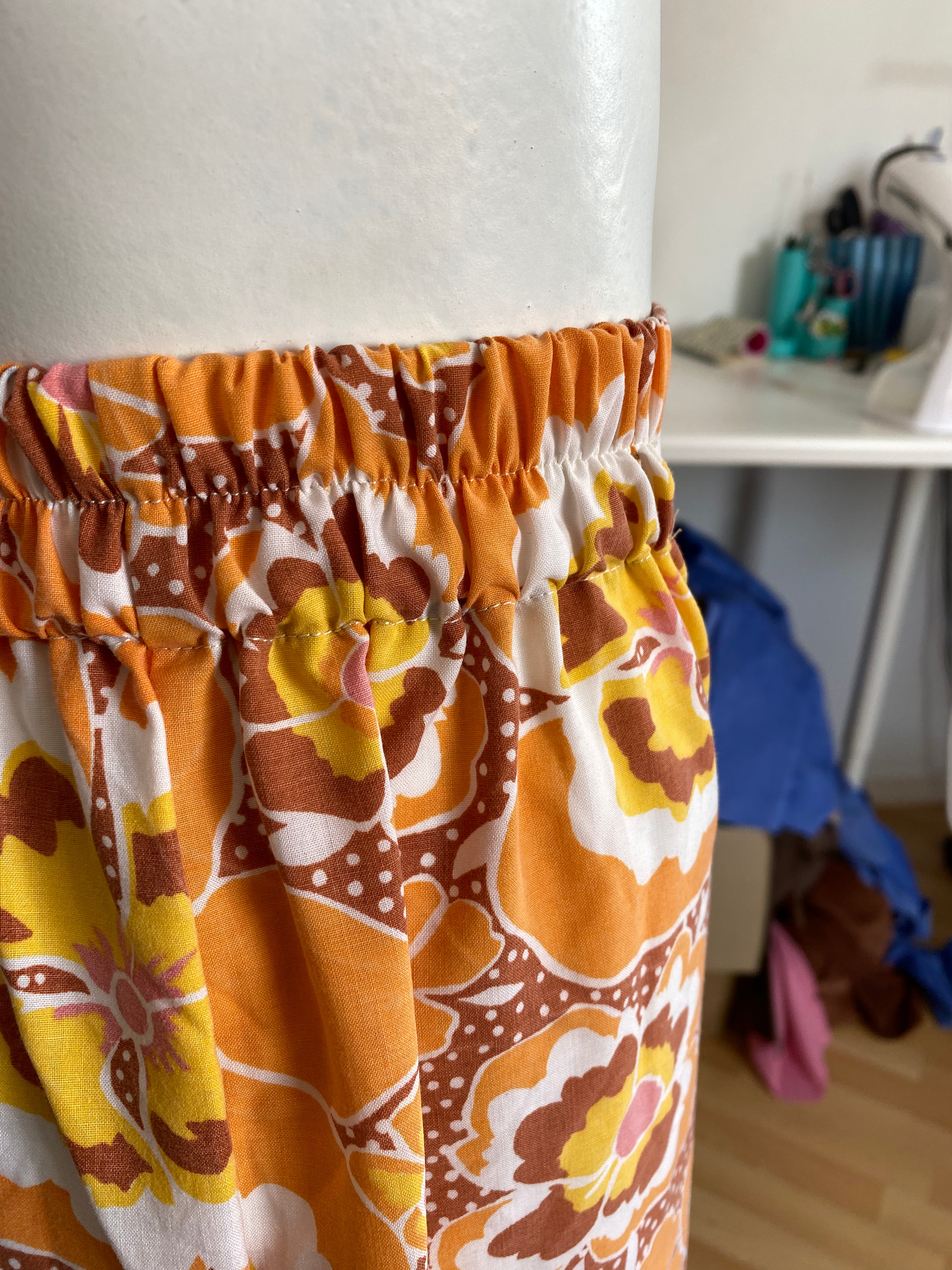 Pants • Taille L • Pantalon upcyclé motif fleurs orange