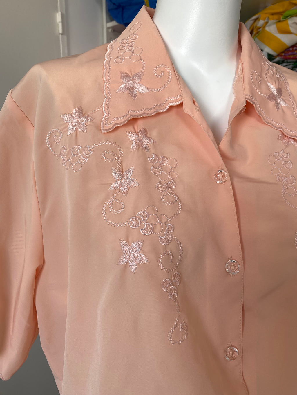 Froufrou • T. 36 à 42 • Chemise saumon brodée
