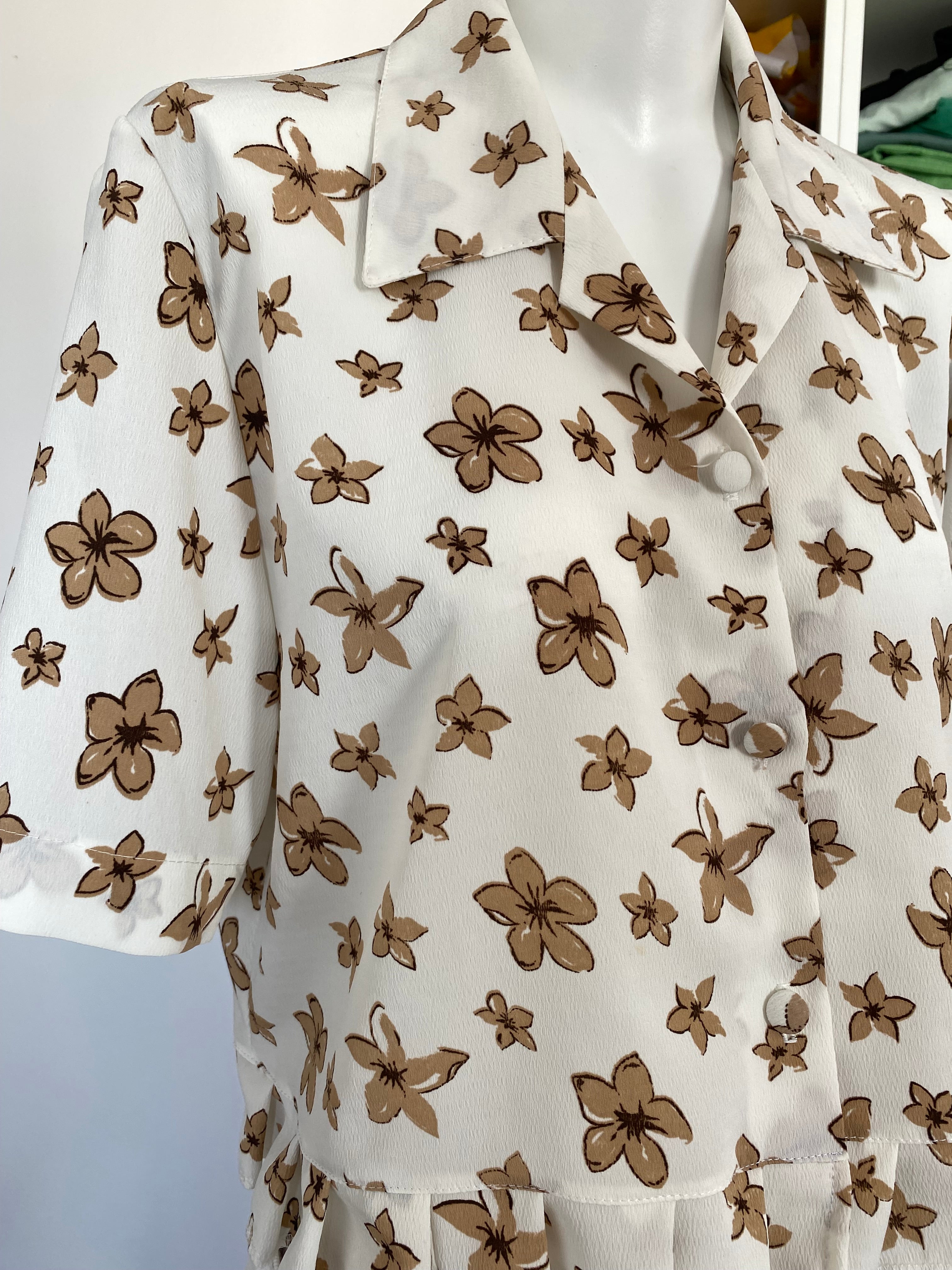 Froufrou • T. 34 à 38 • Chemise blanche fleurs beige