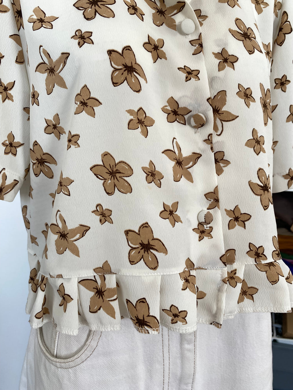 Froufrou • T. 34 à 38 • Chemise blanche fleurs beige