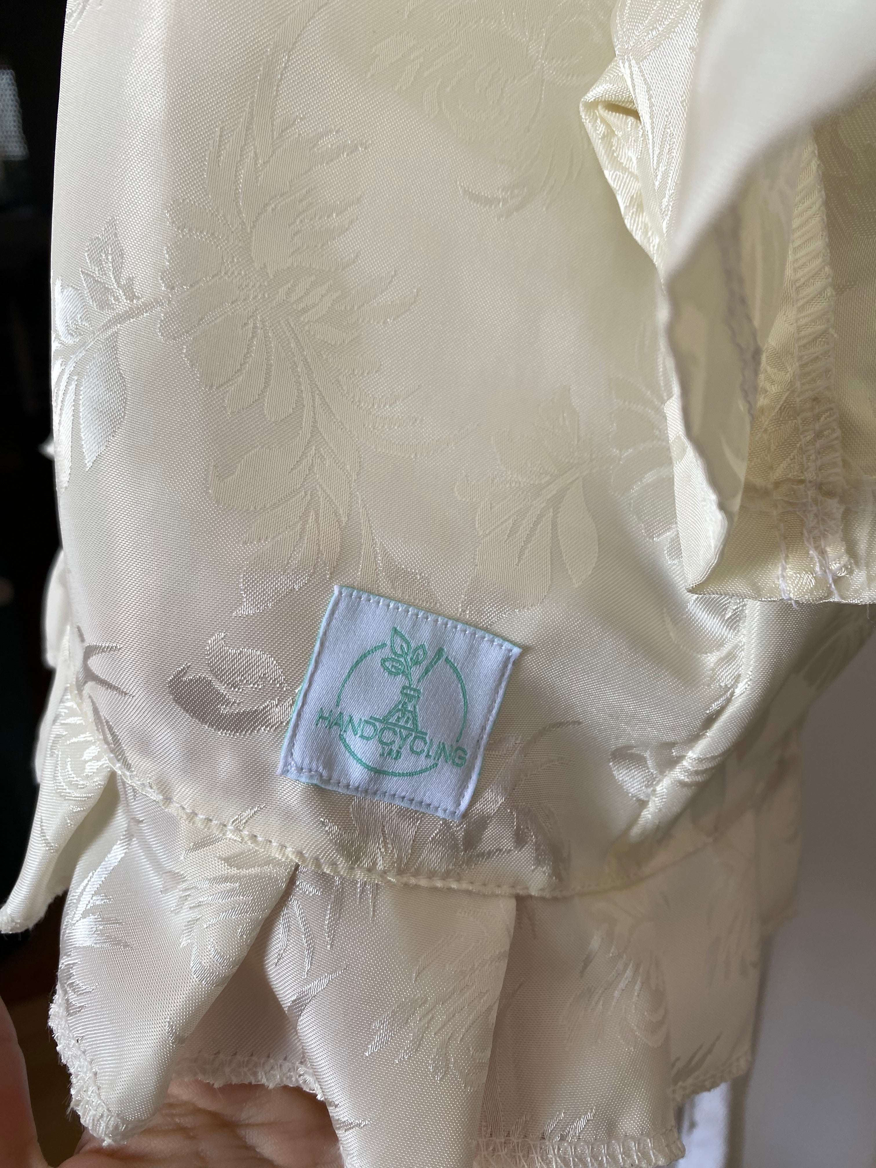 Froufrou • T. 34 à 38 • Chemise blanche satiné reliefs