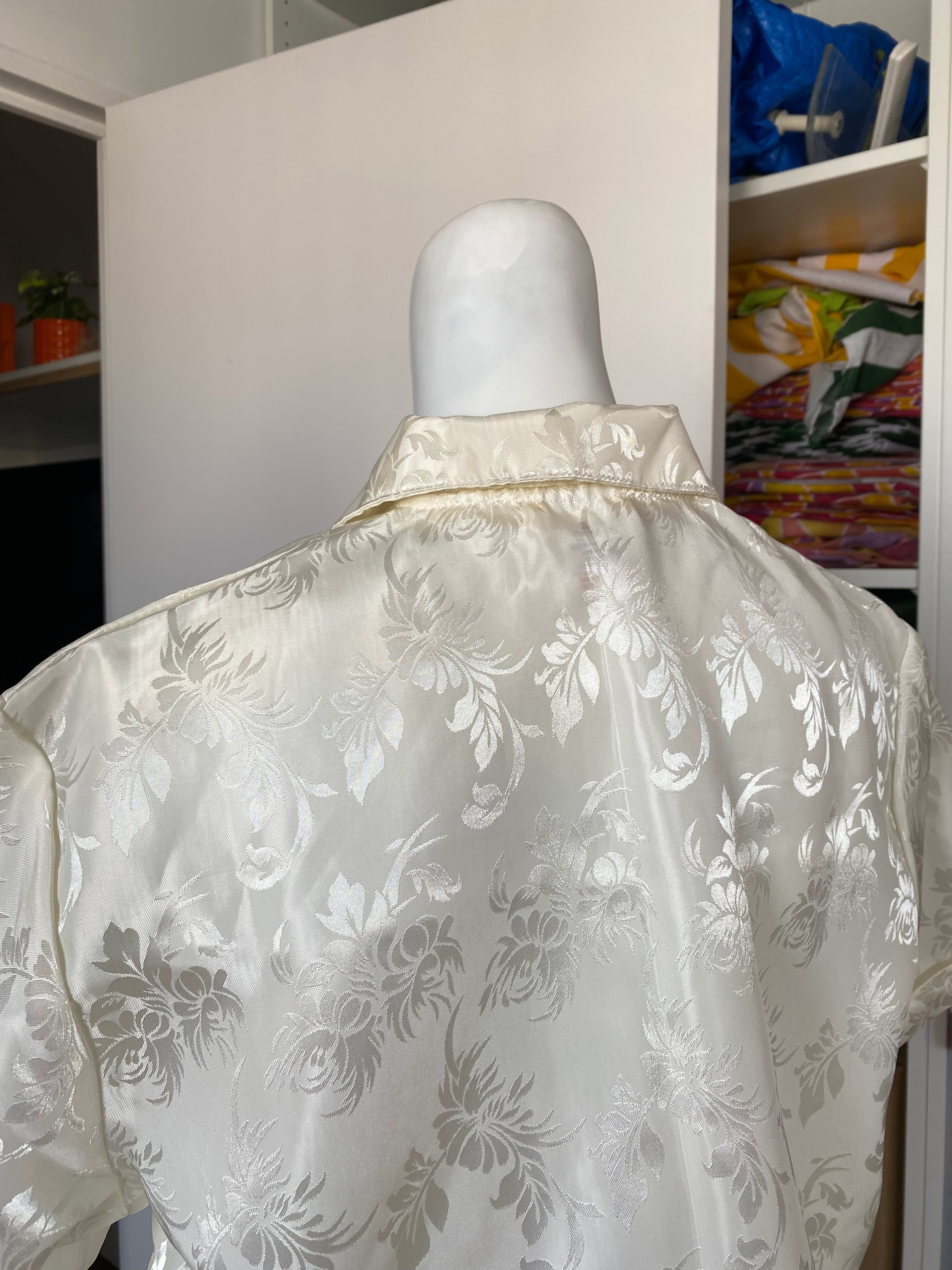 Froufrou • T. 34 à 38 • Chemise blanche satiné reliefs