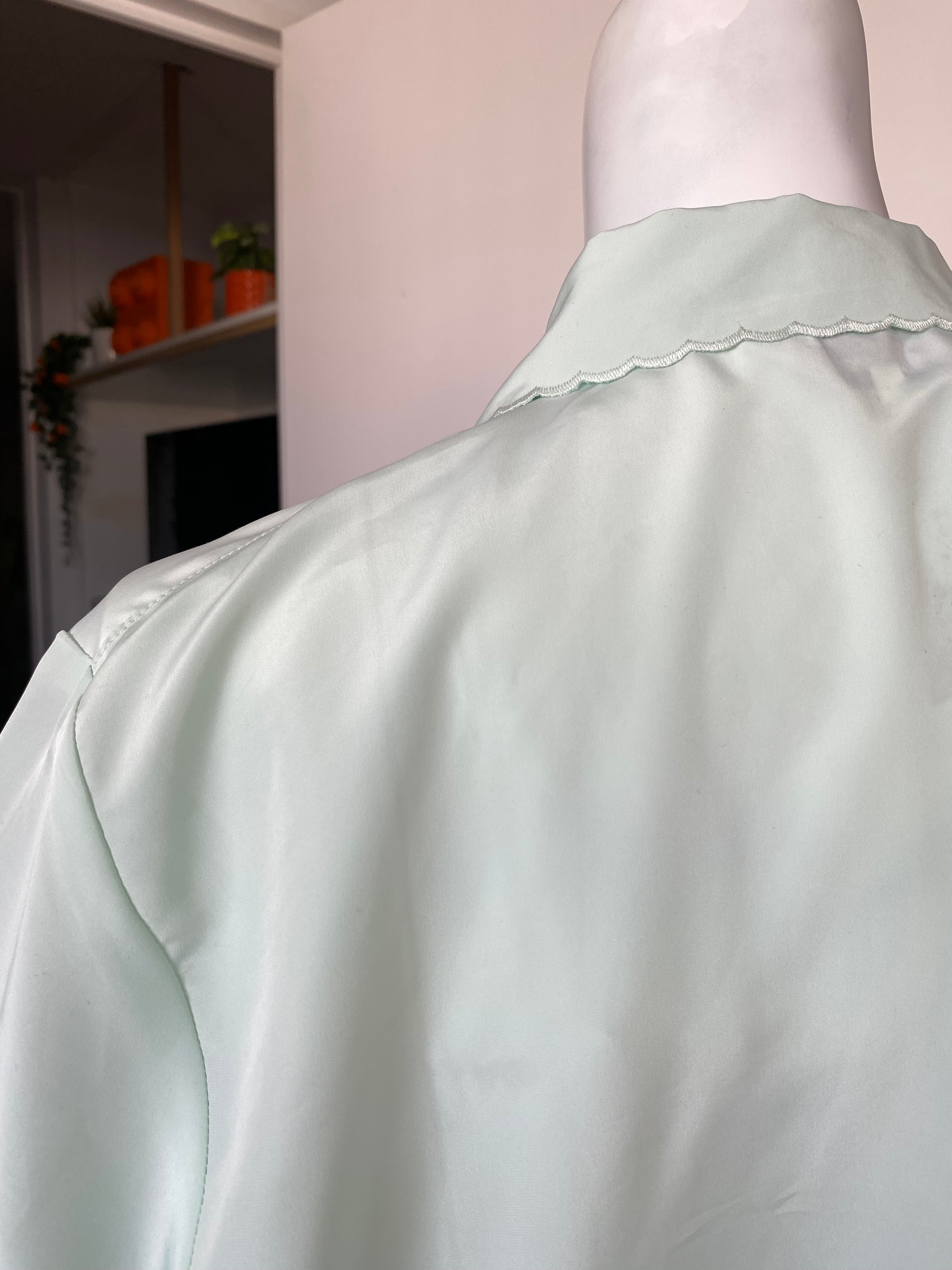 Froufrou • T. 34 à 38 • Chemise vert pastel brodée