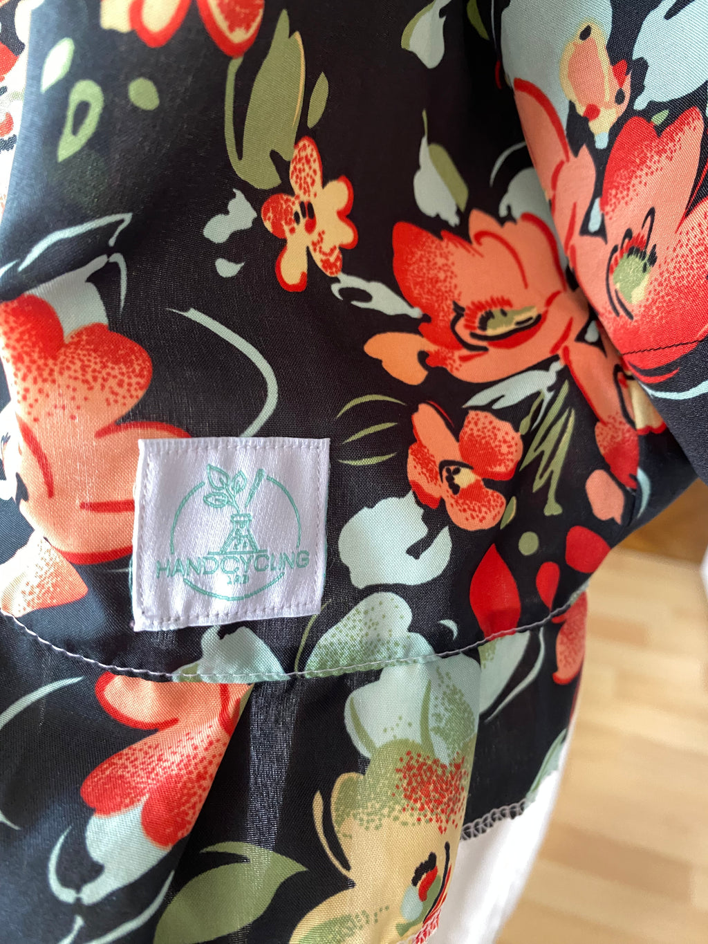 Froufrou • T. 36 à 44 • Chemise noir fleurie