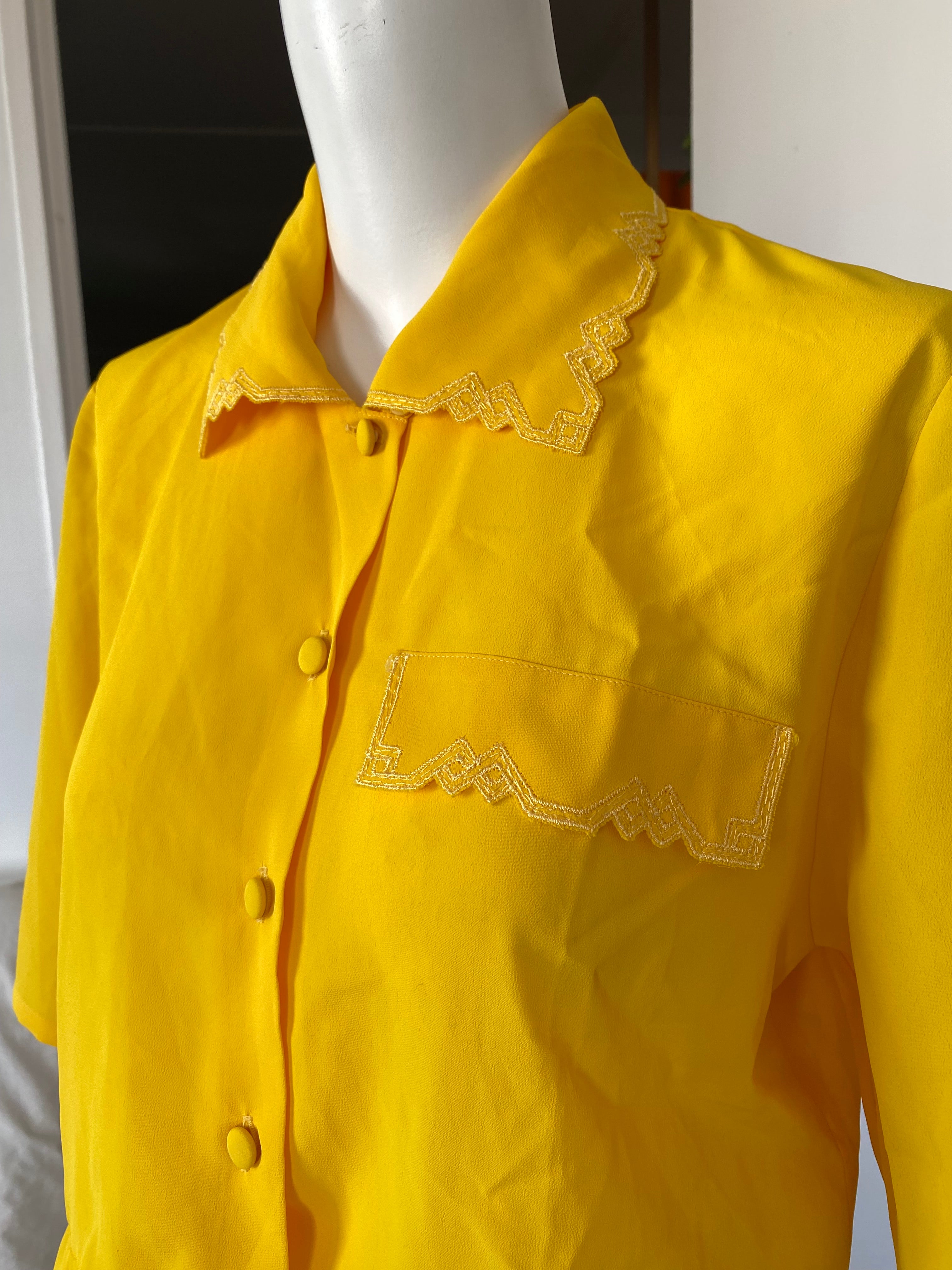Froufrou • T. 32 à 36 • Chemise jaune et poche brodée
