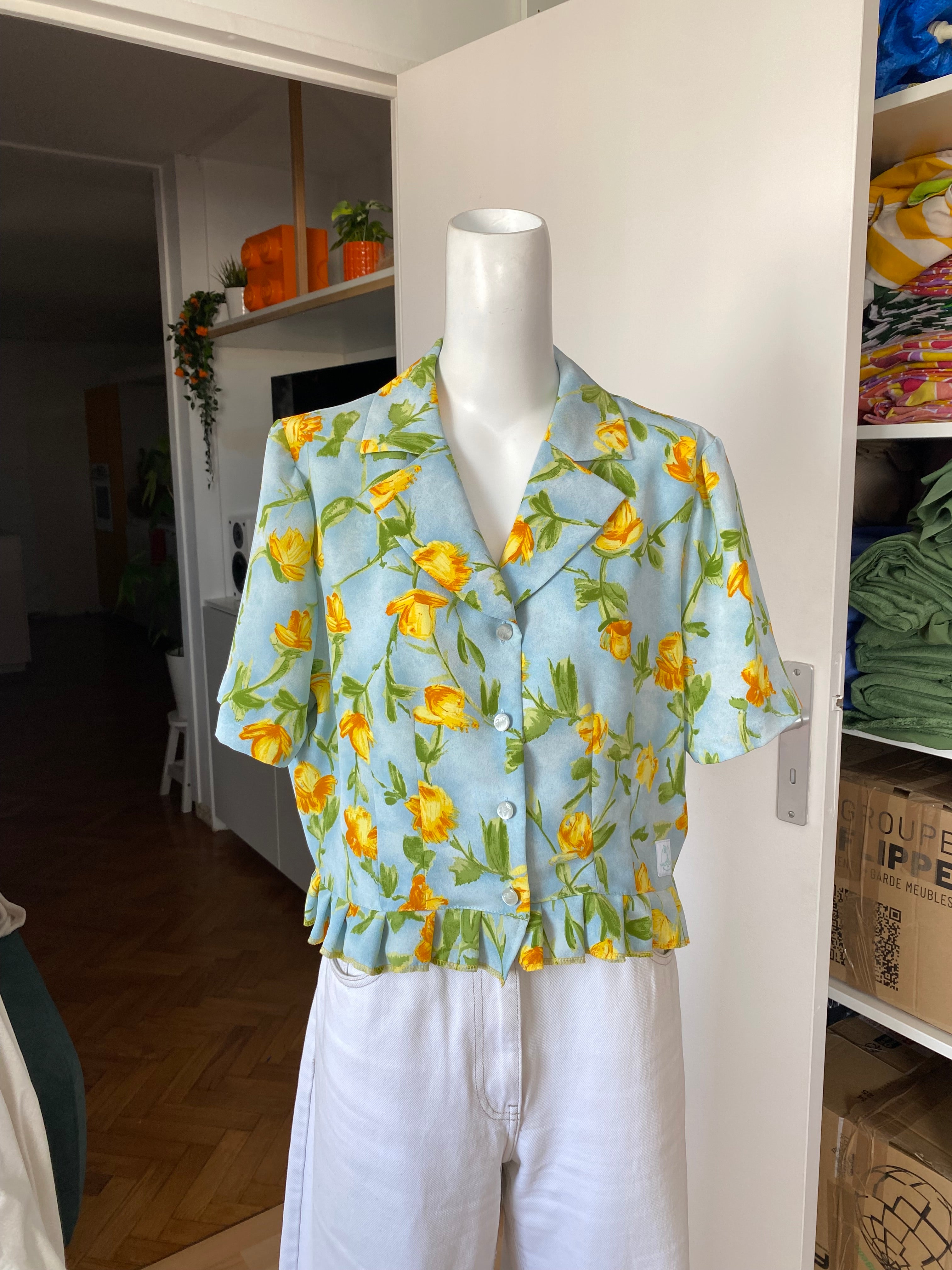 Froufrou • T. 34 à 38 • Chemise bleue fleurs jaune