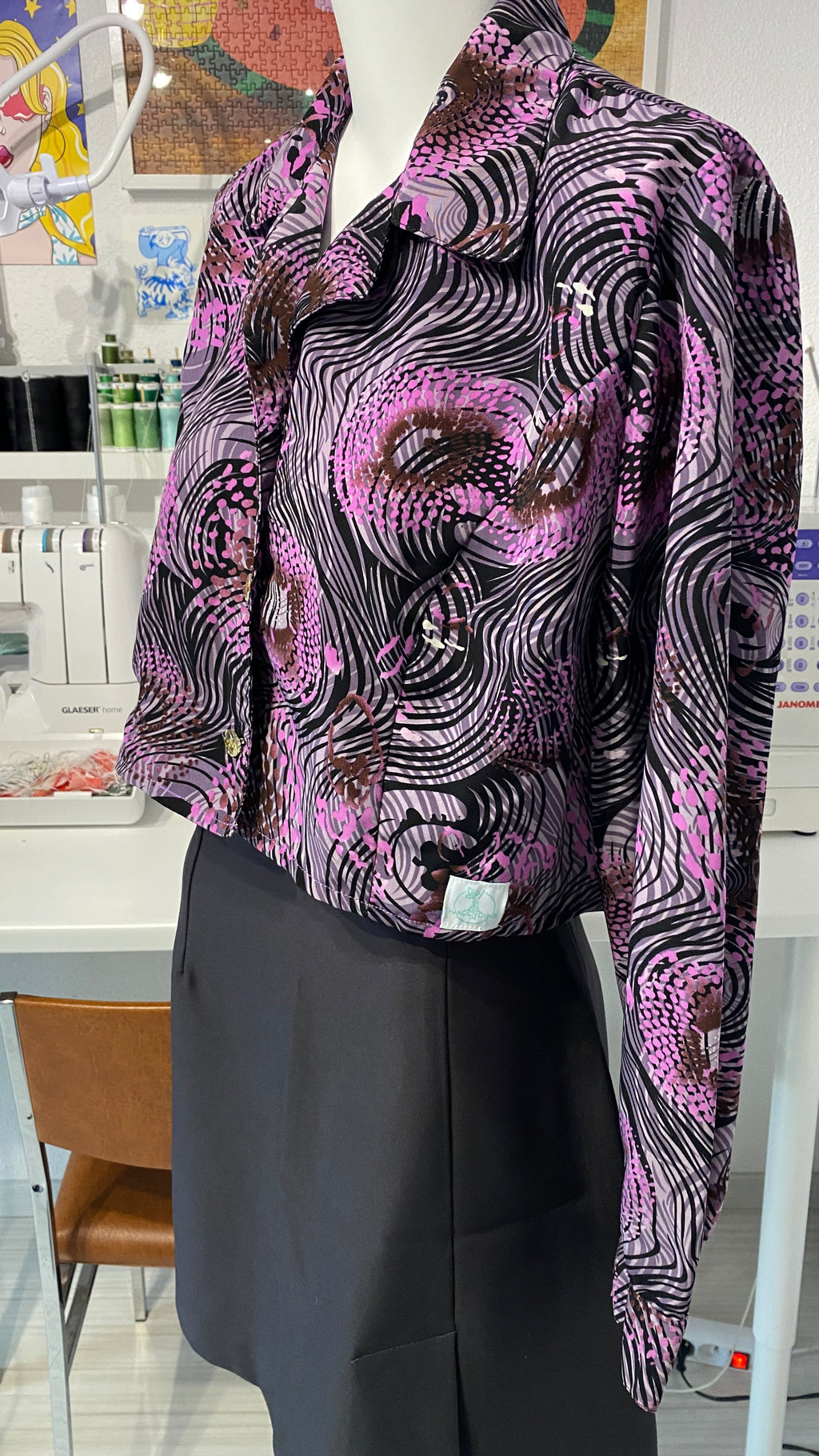 Chemise cropped • T. 34 à 38 • Chemise courte manches longues violette et noire motifs
