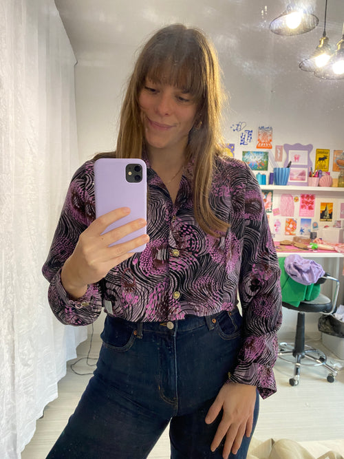 Chemise cropped • T. 34 à 38 • Chemise courte manches longues violette et noire motifs