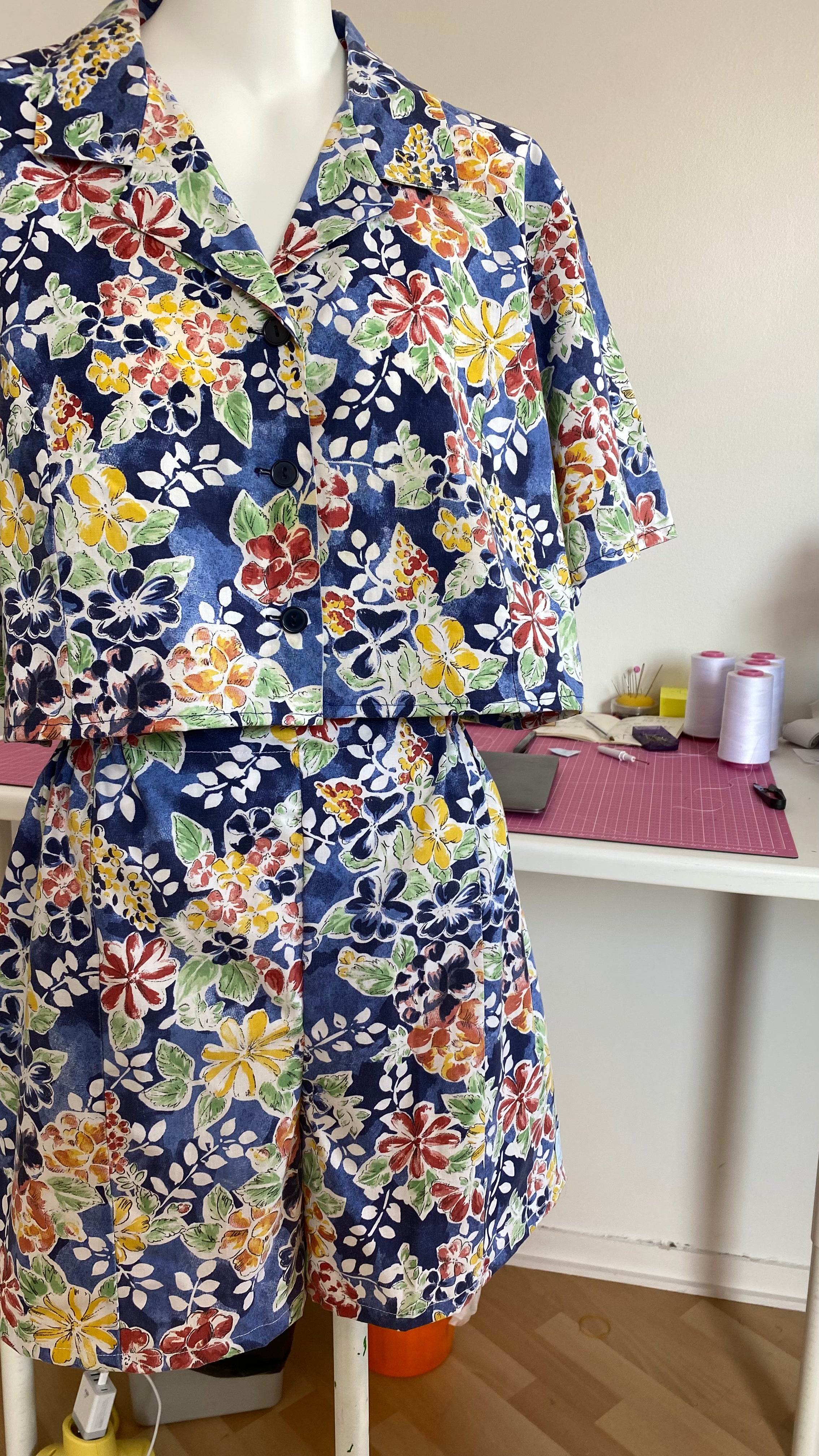 Ensemble short • T. M  • ensemble coloré fleuris