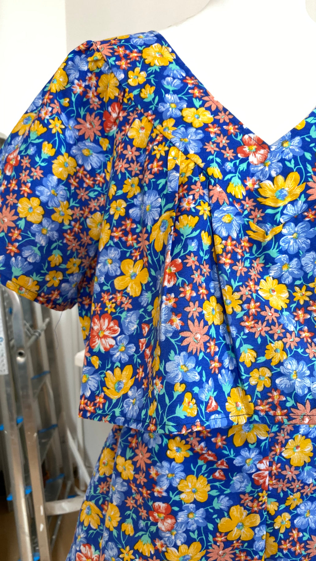 Ensemble short • T. L  • ensemble bleu fleuris