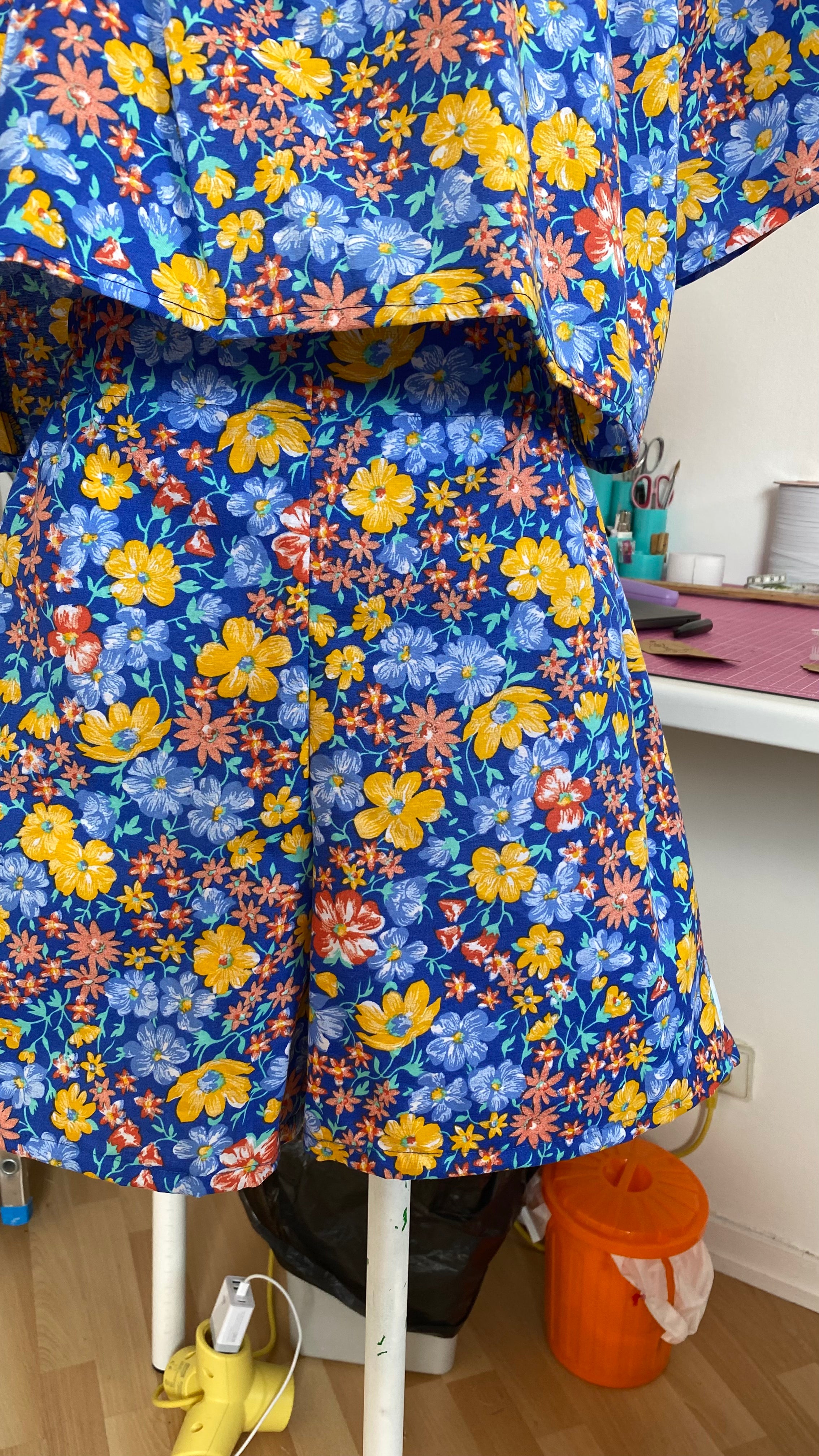 Ensemble short • T. L  • ensemble bleu fleuris