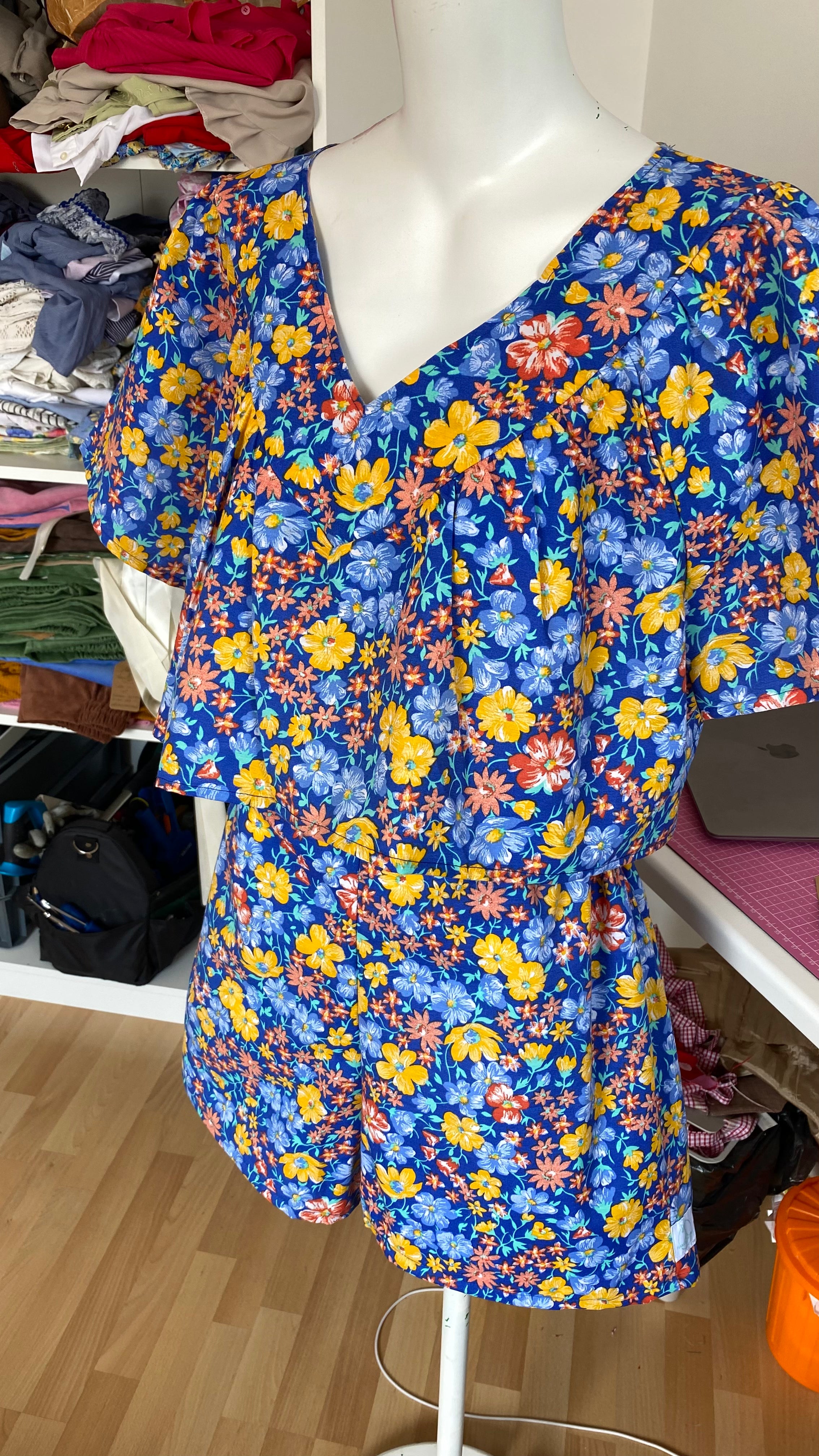 Ensemble short • T. L  • ensemble bleu fleuris