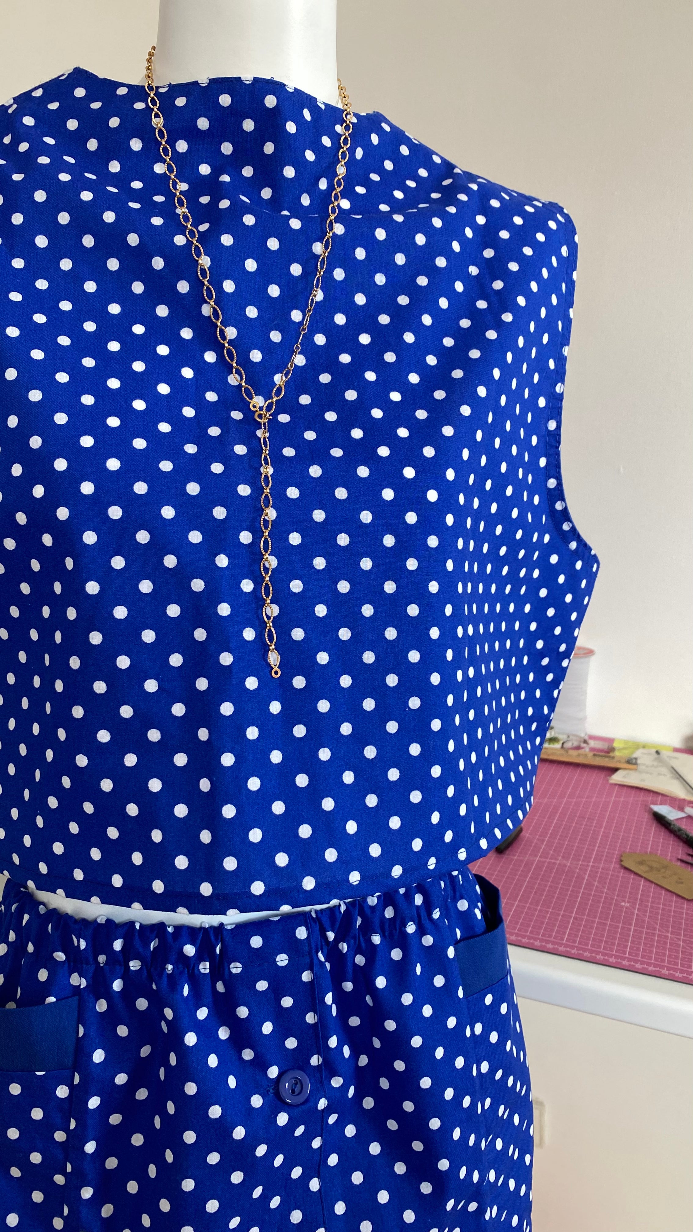 Ensemble  jupe • T. M/L  • ensemble coloré bleu à pois blanc