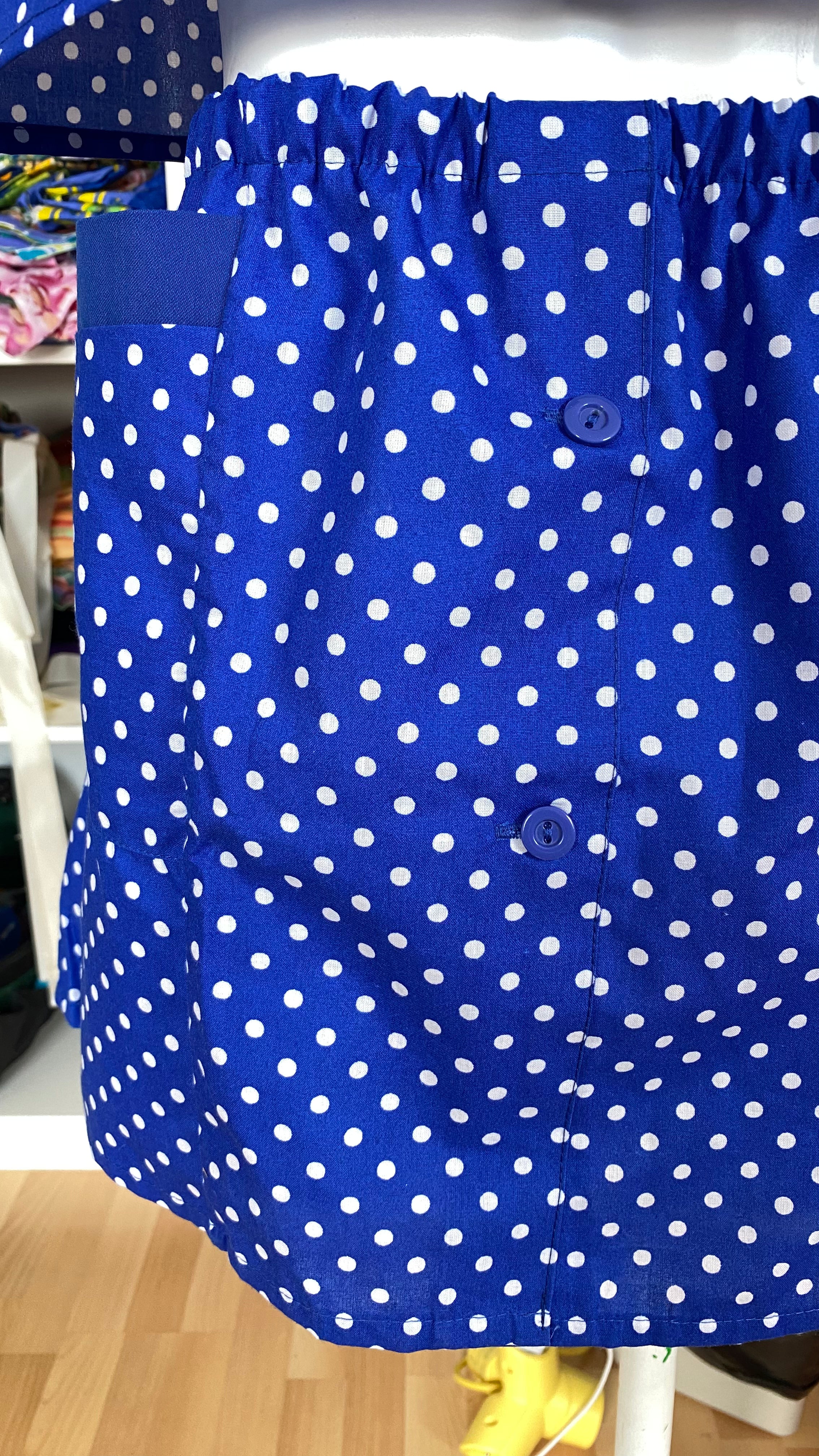 Ensemble  jupe • T. M/L  • ensemble coloré bleu à pois blanc