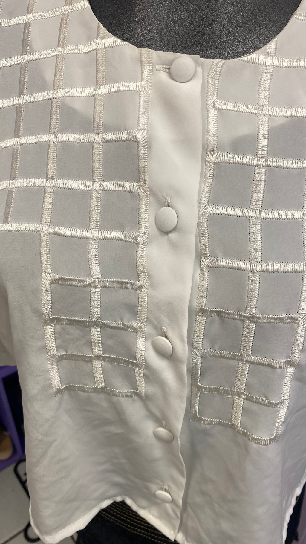Cropped • T. 36 à 38 • Chemise crop top légère blanche brodée