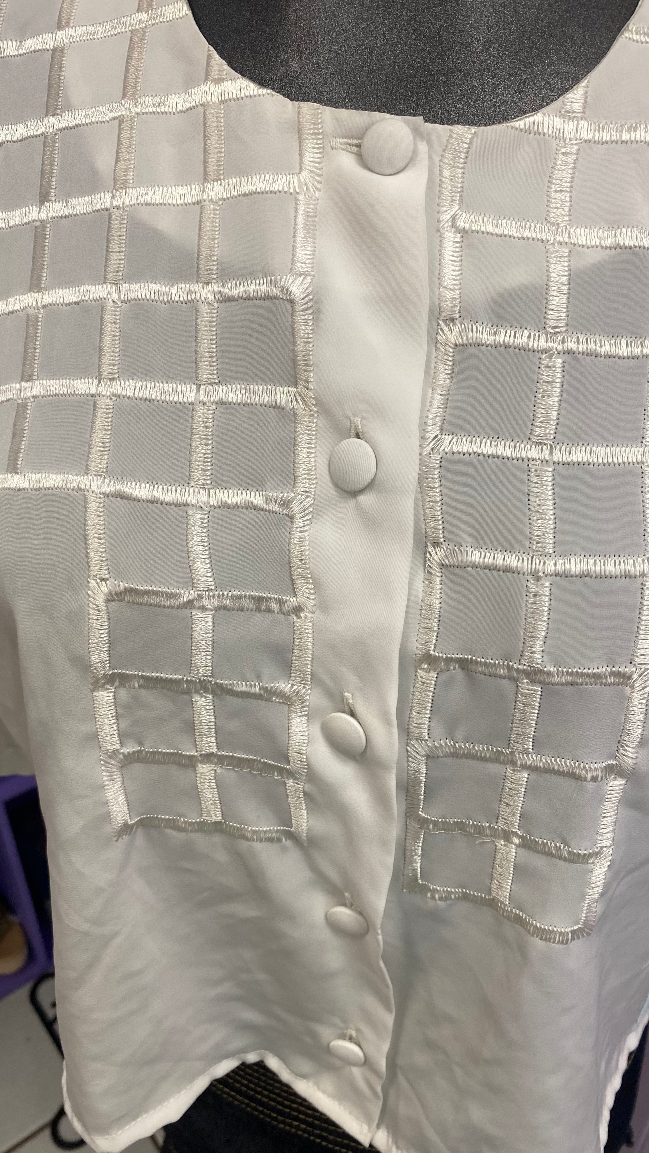 Cropped • T. 36 à 38 • Chemise crop top légère blanche brodée
