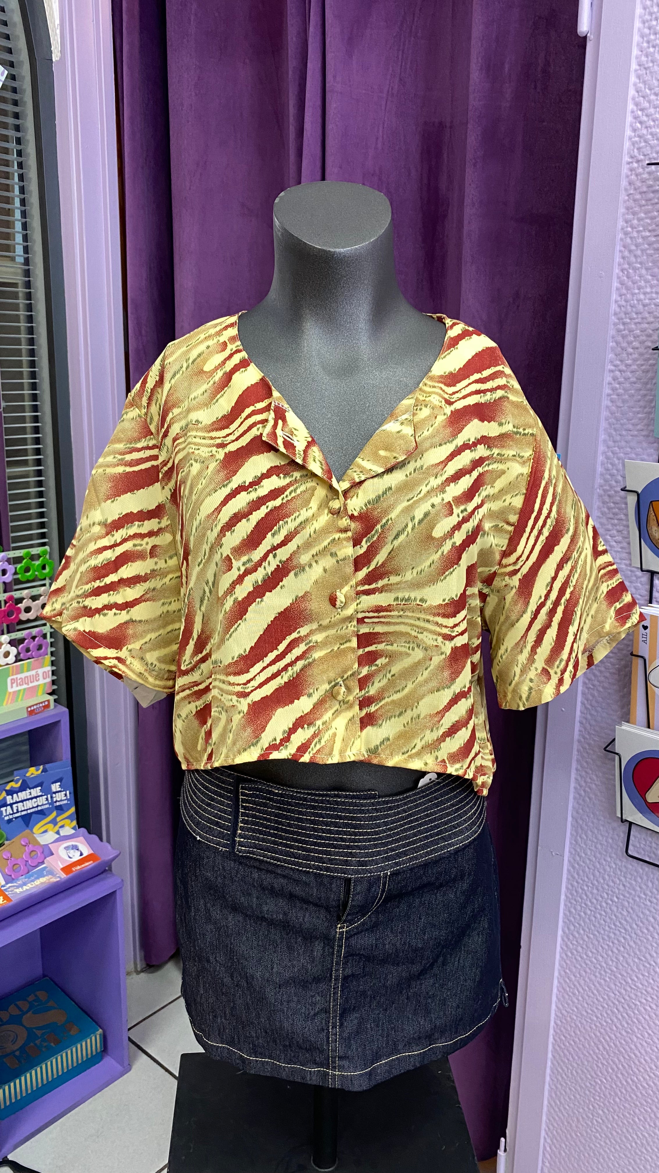 Cropped • T. 36 à 40 • Chemise crop top motif animal jaune bordeau